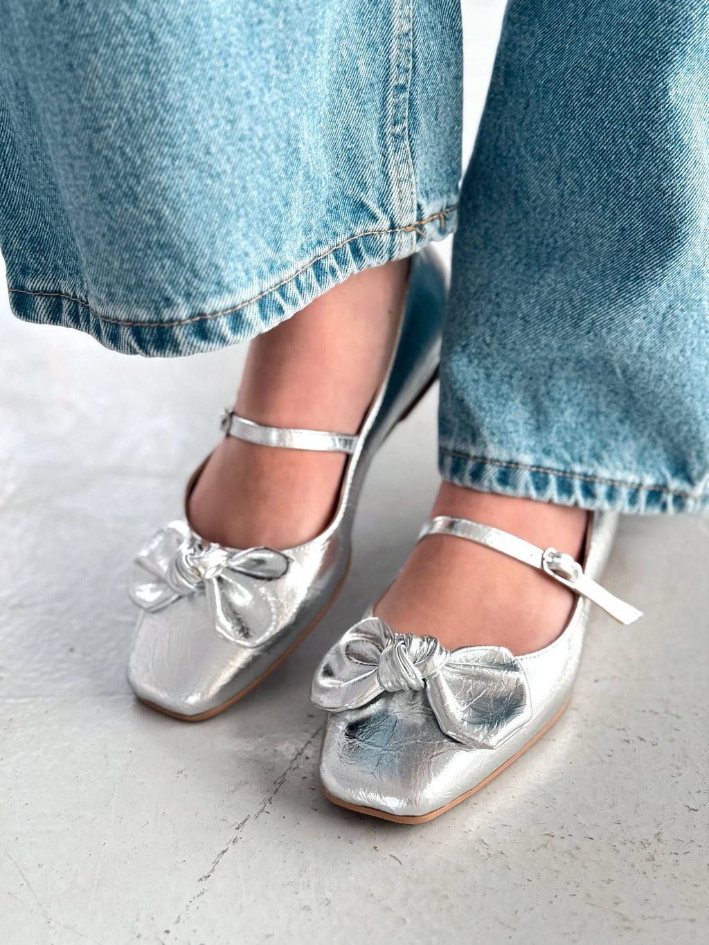 Ratins Silver Crinkle Faux Leather Bow Detail Women's Flats