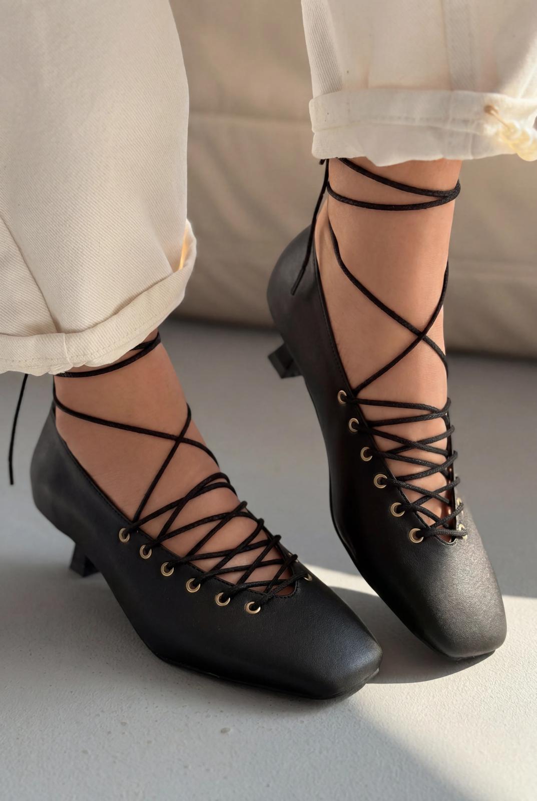 Sernis Black Faux Leather Women's Pumps