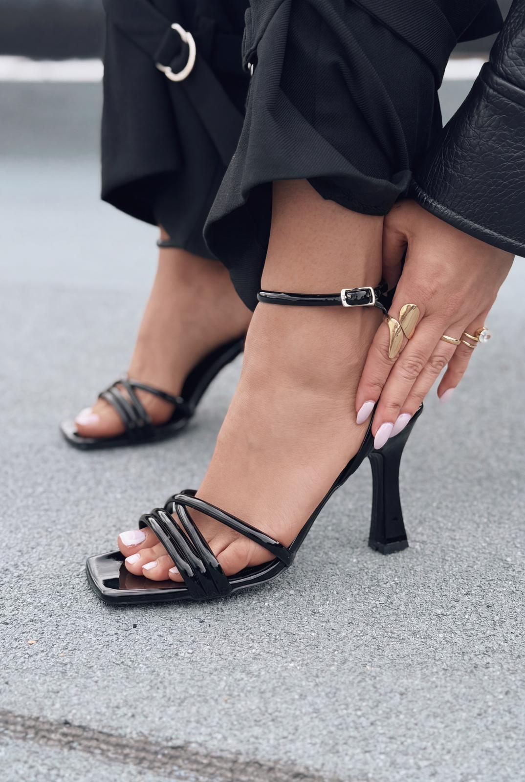 Velisse Black Patent Faux Leather Women's Pumps Sandals