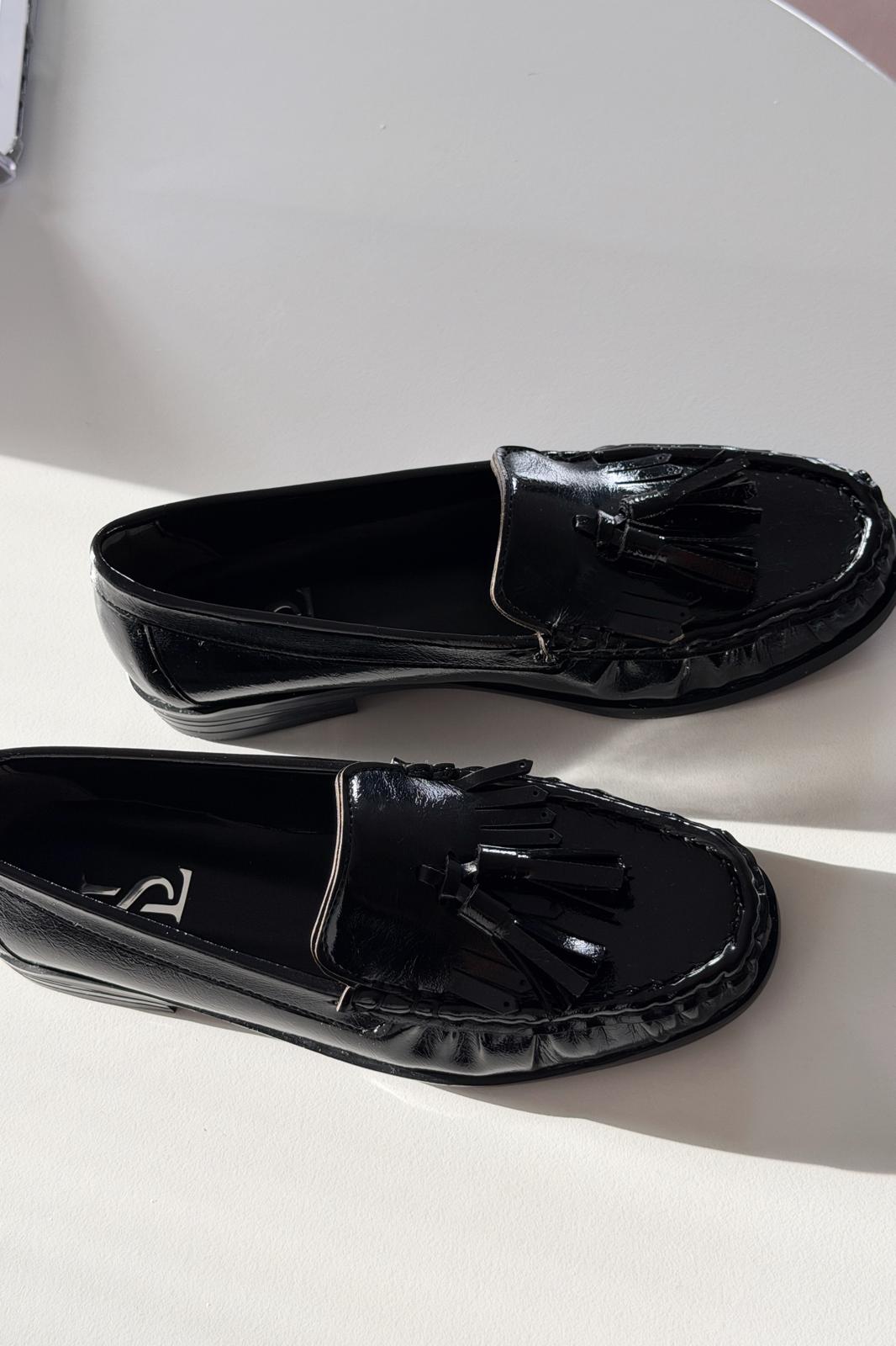 Renard Black Crinkled Patent Faux Leather Women's Loafers