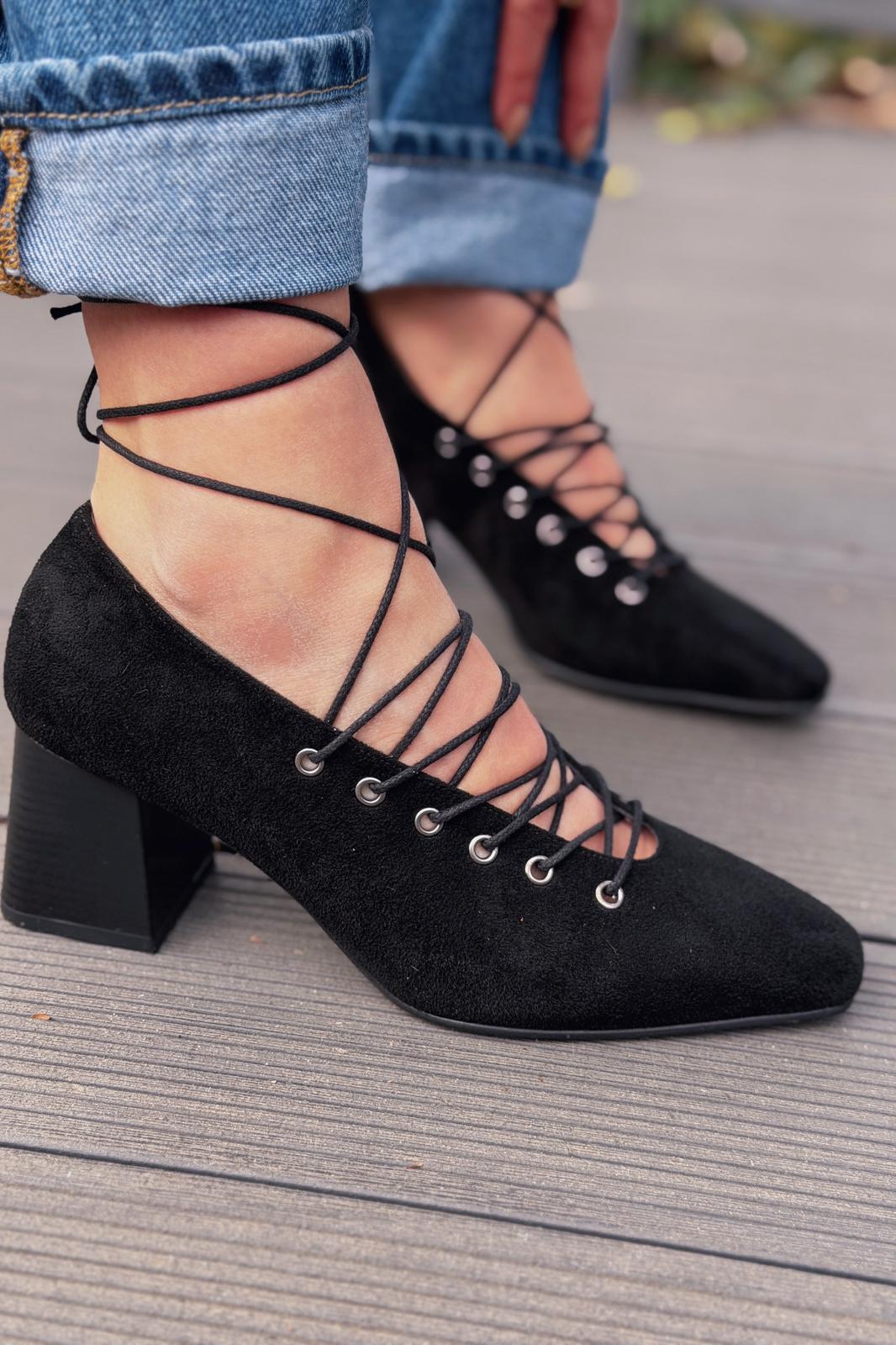 Temora Black Suede Women's Pumps