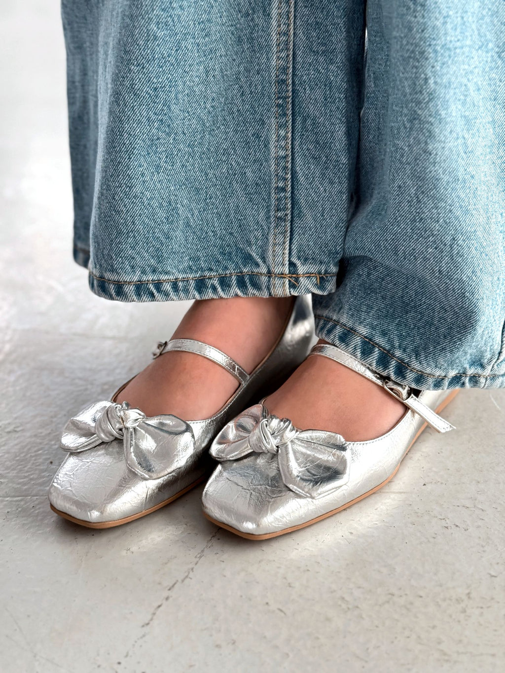 Ratins Silver Crinkle Faux Leather Bow Detail Women's Flats