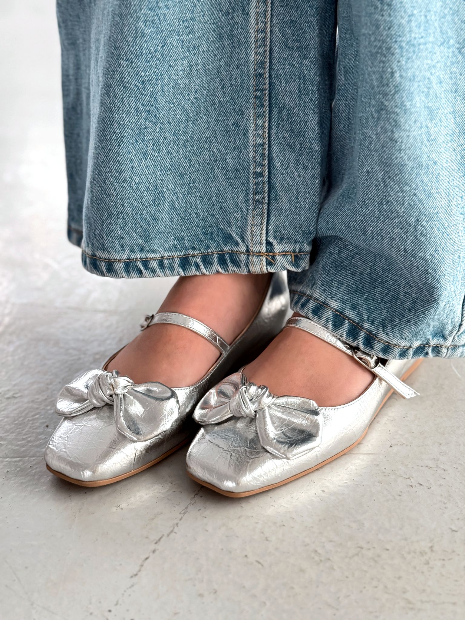 Ratins Silver Crinkle Faux Leather Bow Detail Women's Flats