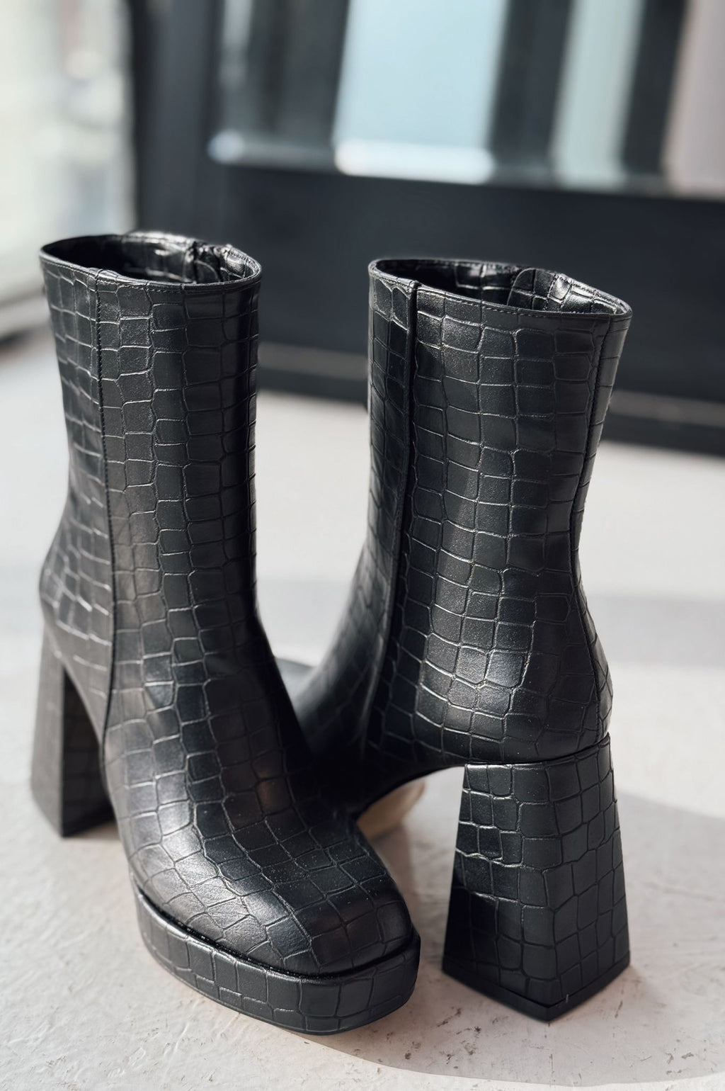 Rivoks Black Faux Leather Textured Platform Pumps Boots