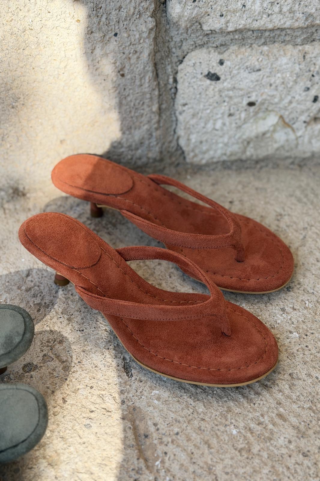 Arlene Brick Suede Pumps Toe-Post Sandals