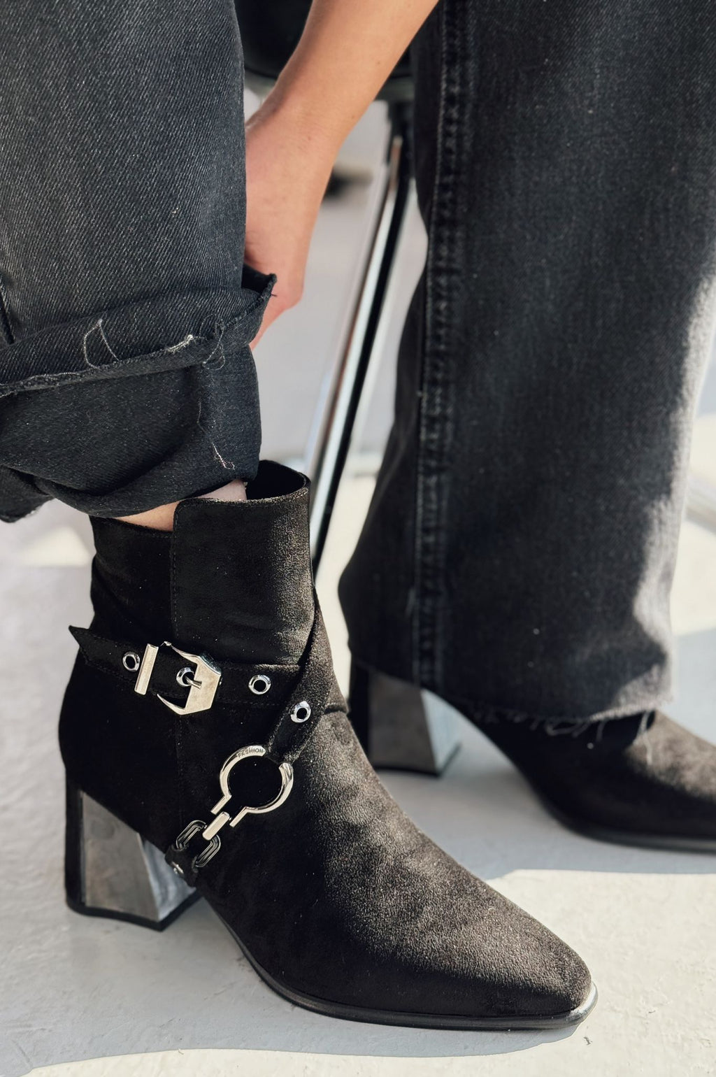 Ednaw Suede Buckle Detail Black Pumps Boots