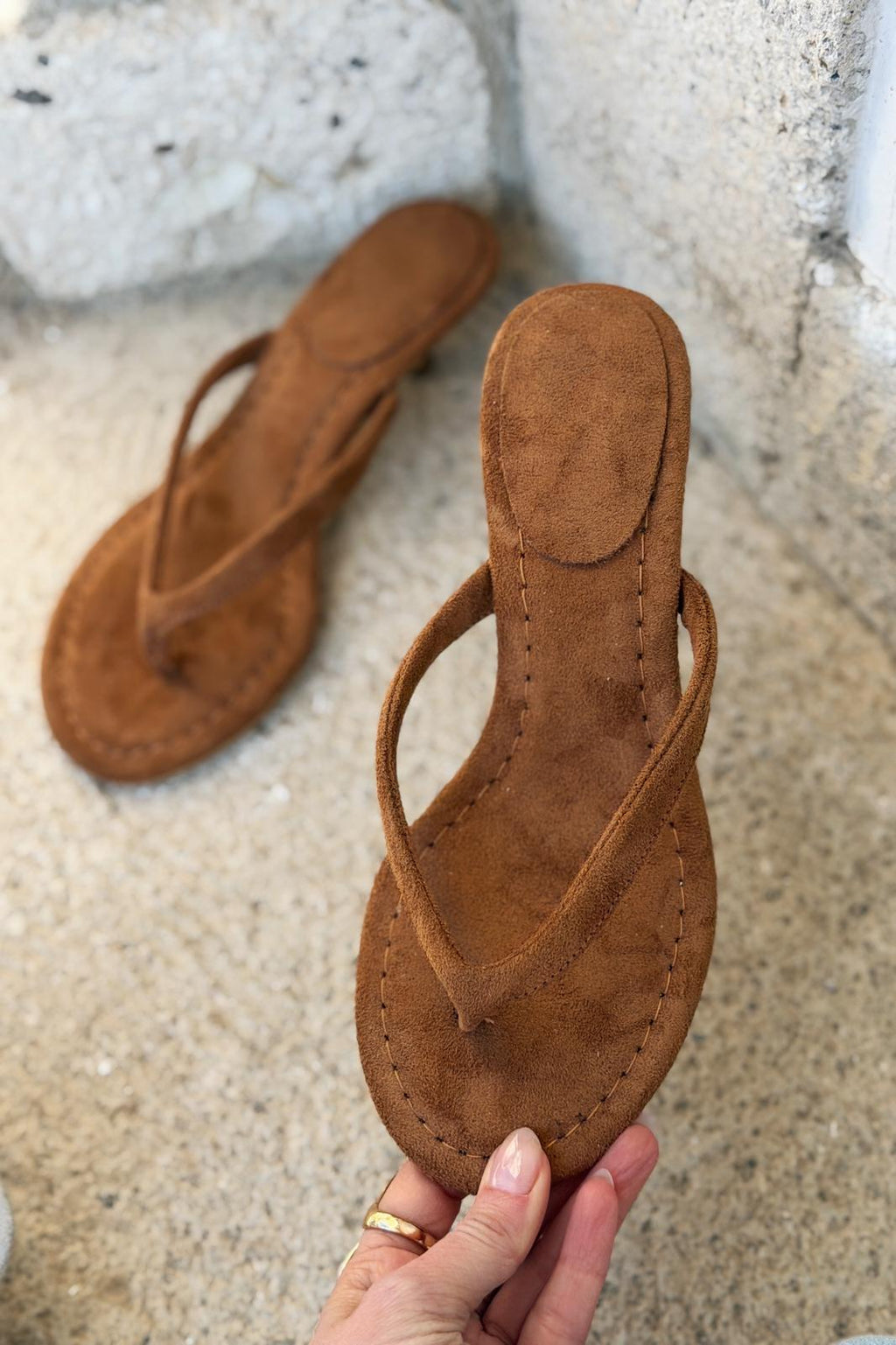 Arlene Taba Suede Pumps Thong Sandals