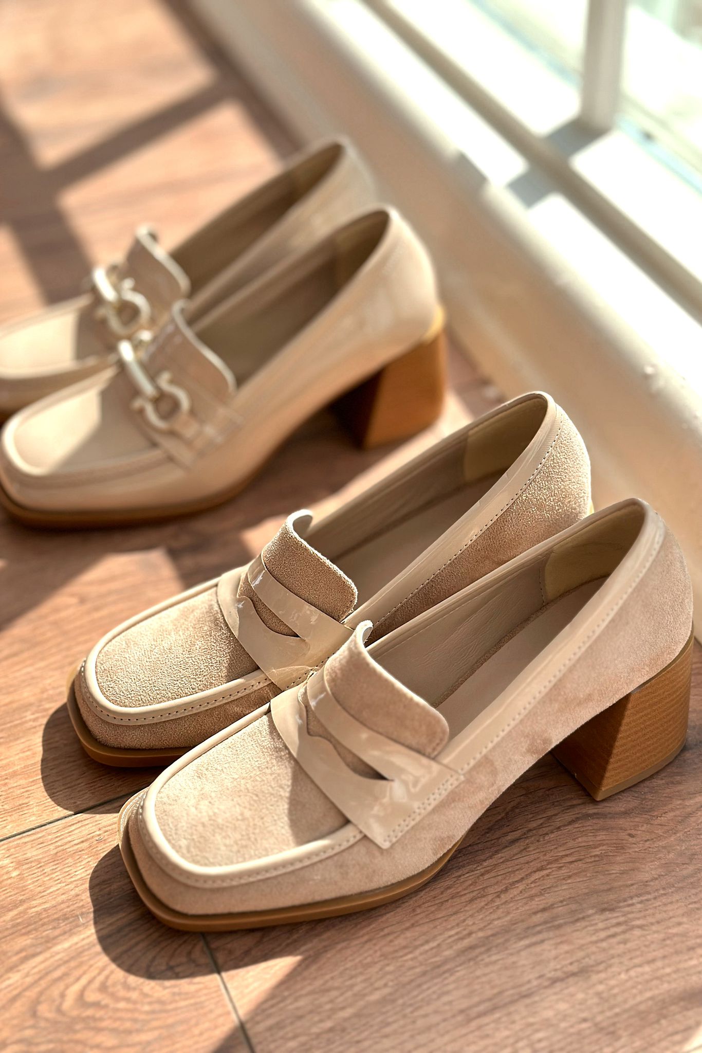 Reymans Beige Suede Women's Pumps