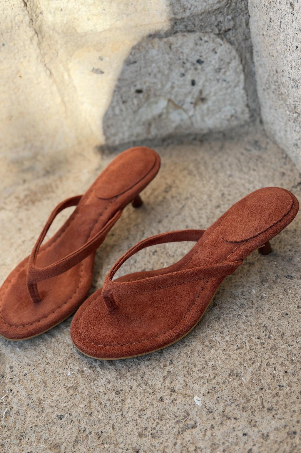 Arlene Brick Suede Pumps Toe-Post Sandals