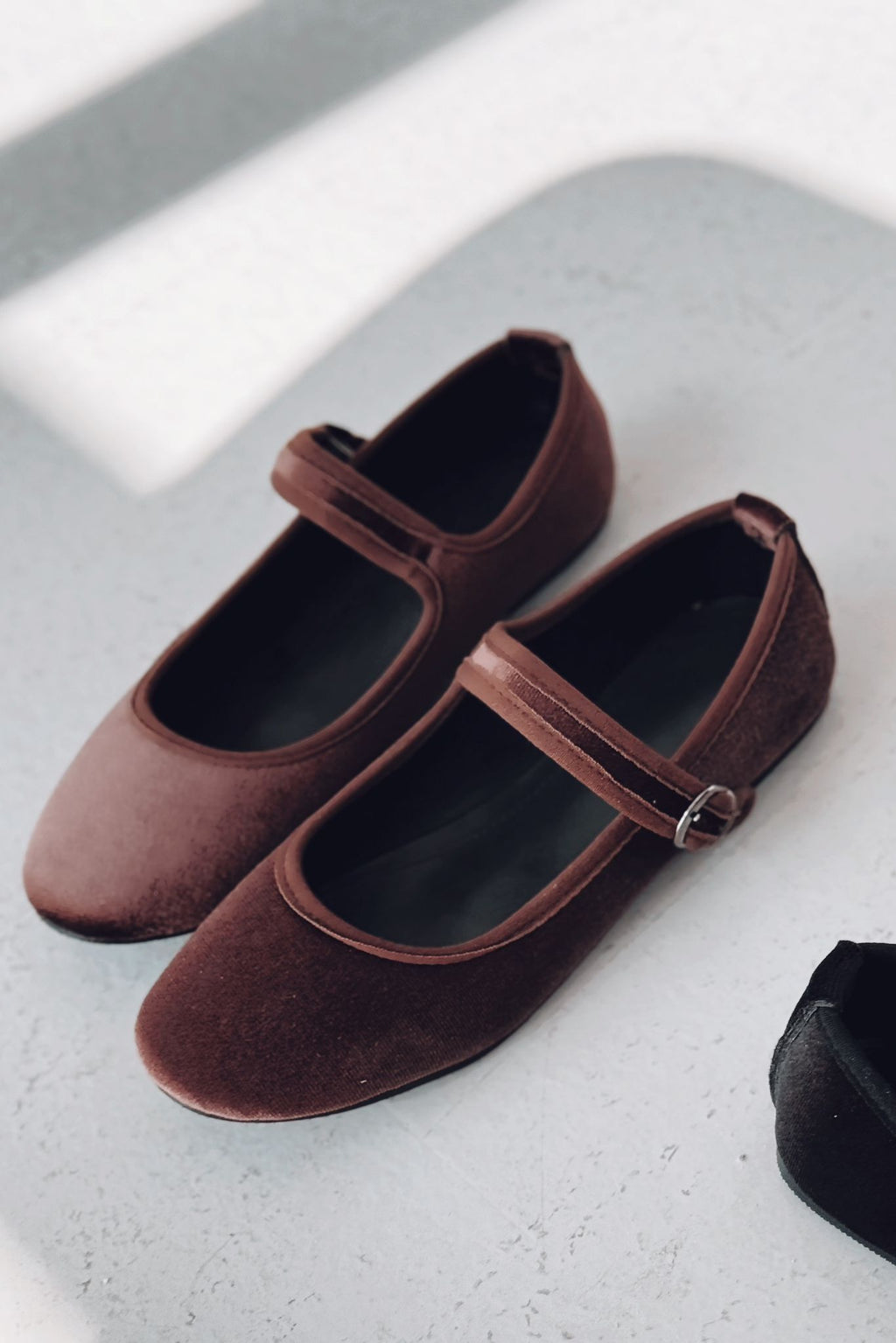 Vosinta Dark Brown Velvet Women's Mary Jane Flats