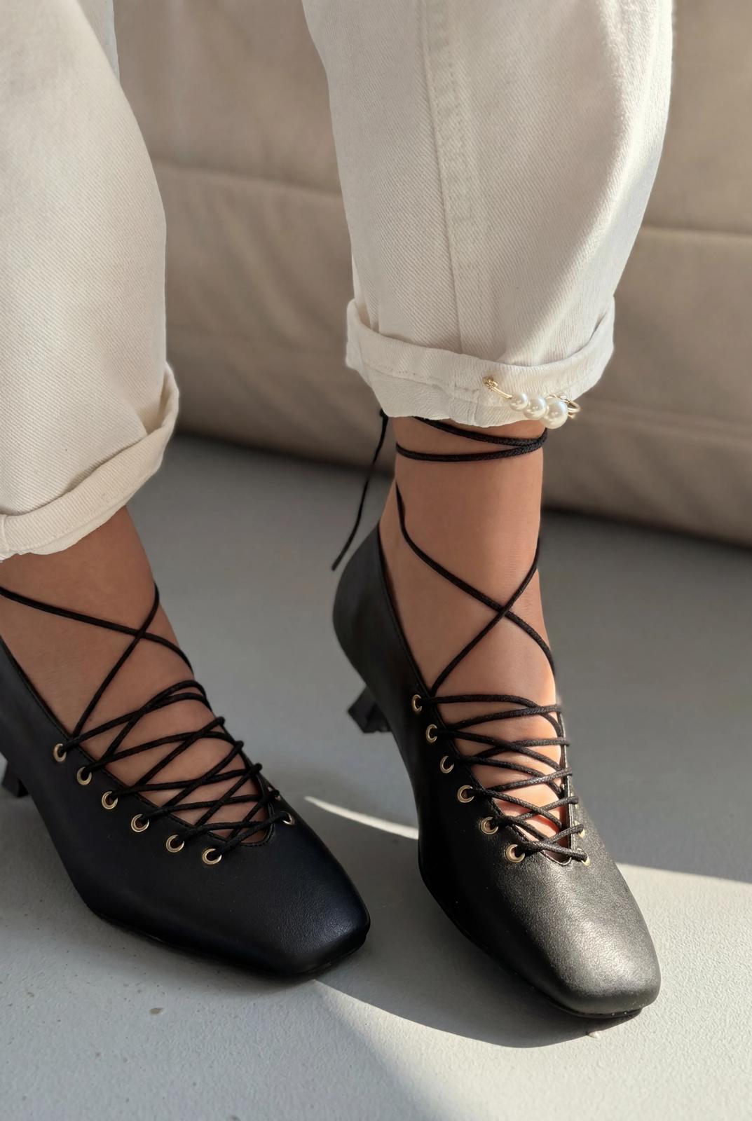 Sernis Black Faux Leather Women's Pumps
