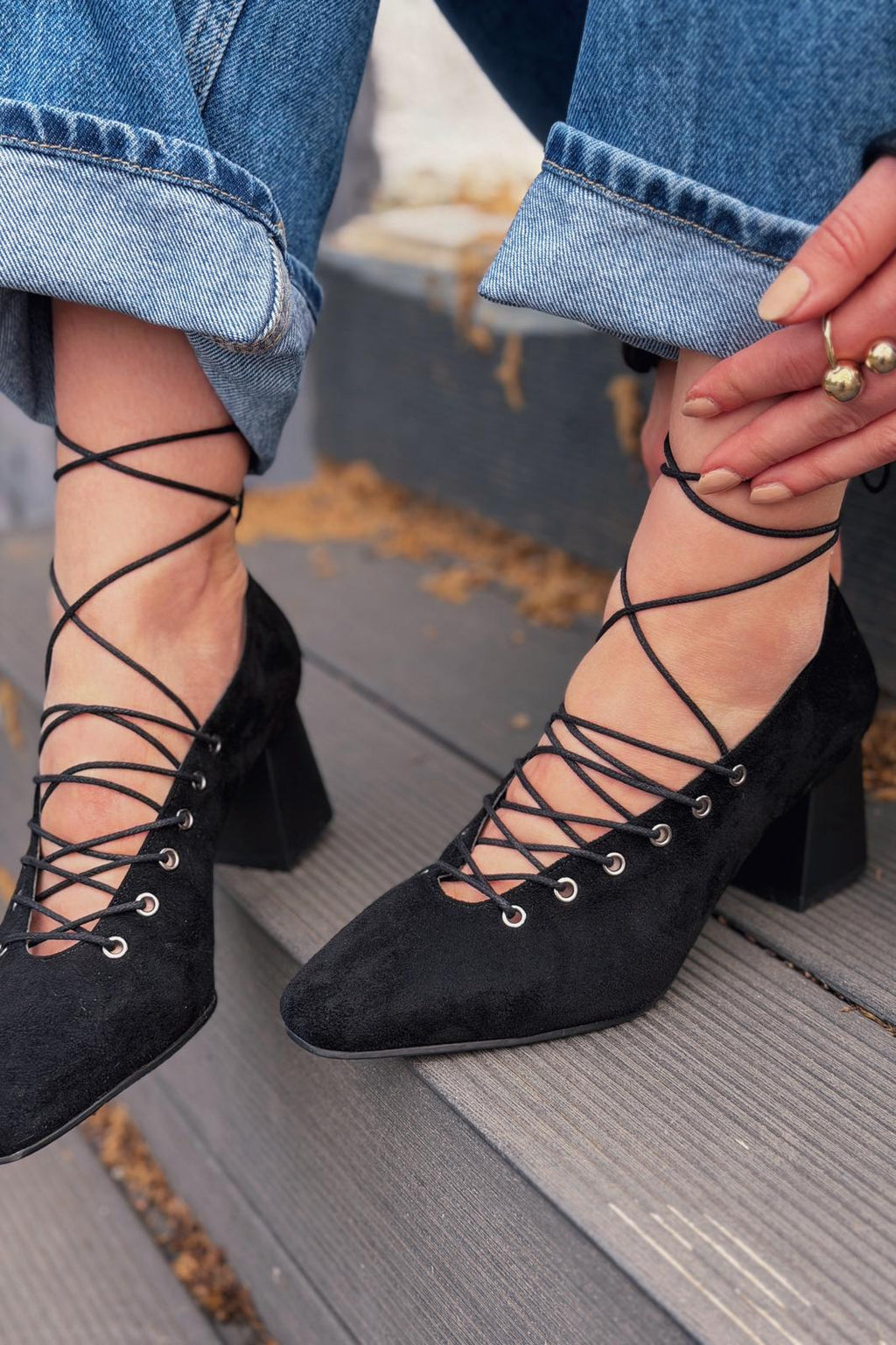 Temora Black Suede Women's Pumps