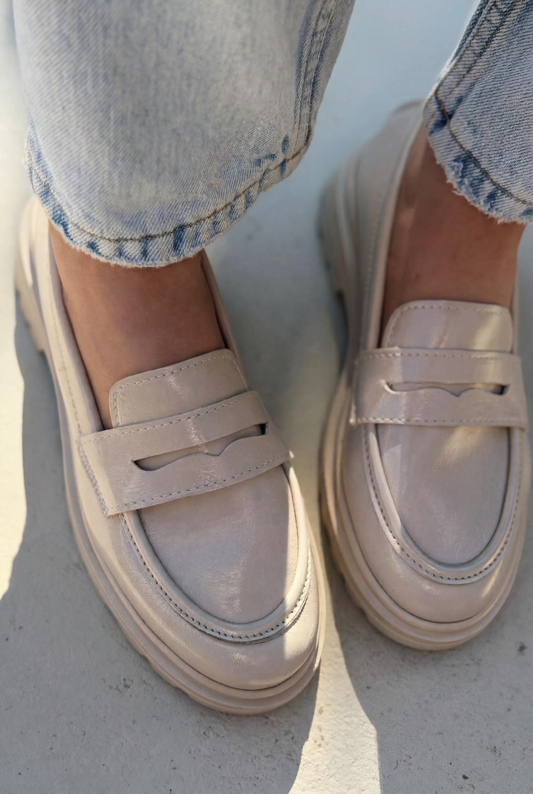 Kastrel Beige Crinkled Patent Faux Leather Women's Loafers
