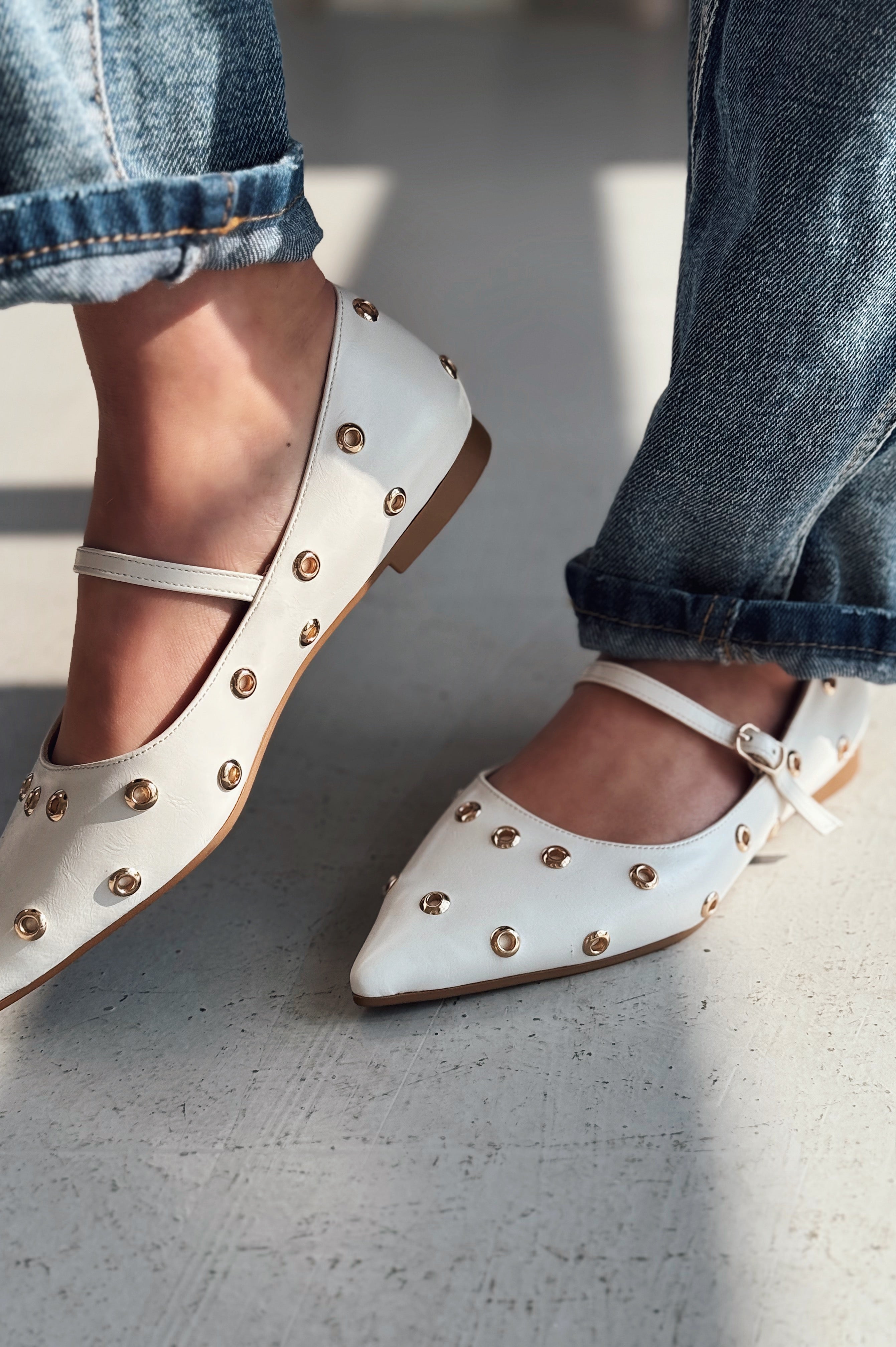 Zelix White Faux Leather Women's Studded Flats