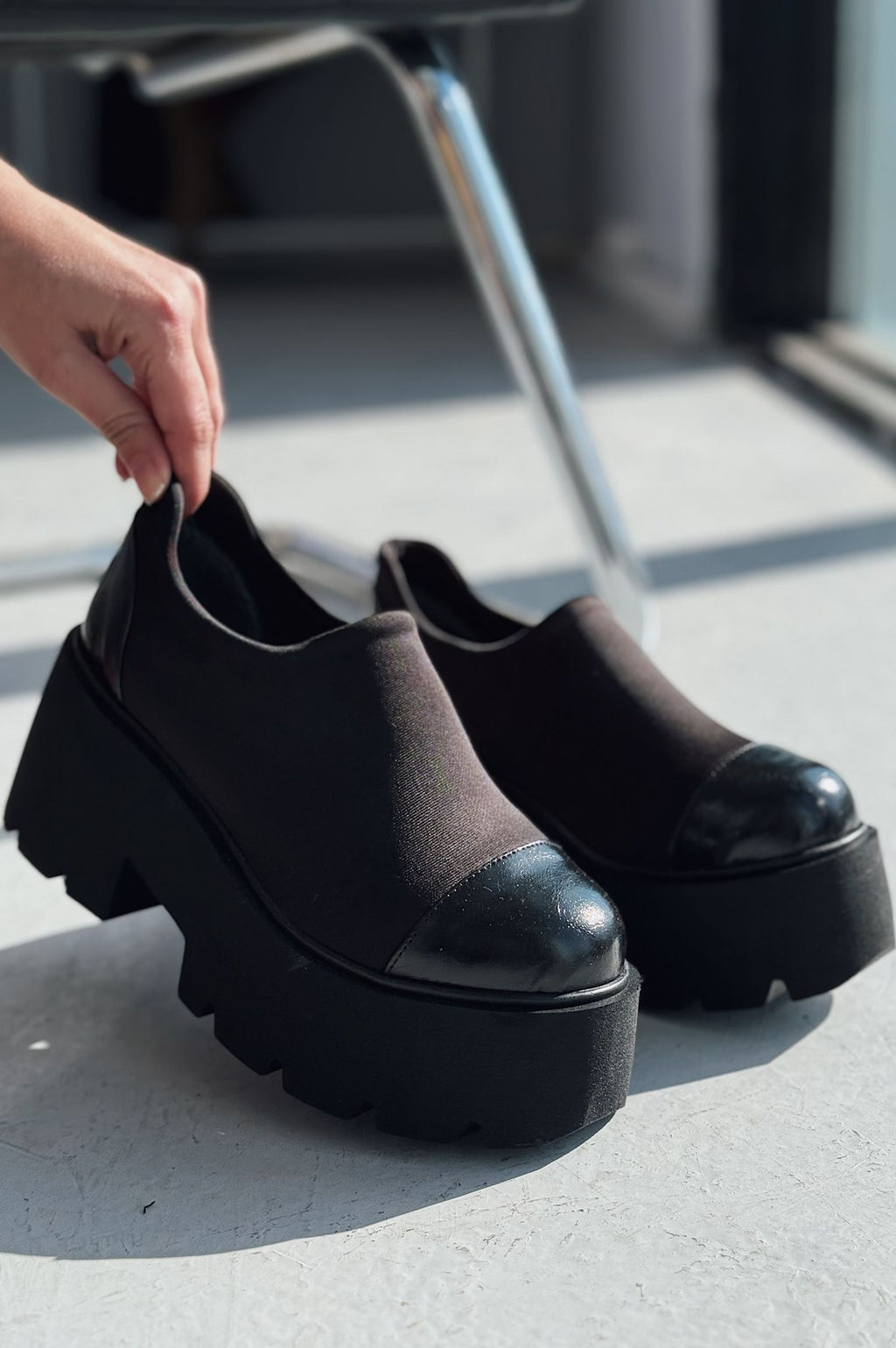 Vinado Black Thick Sole Women's Sneakers