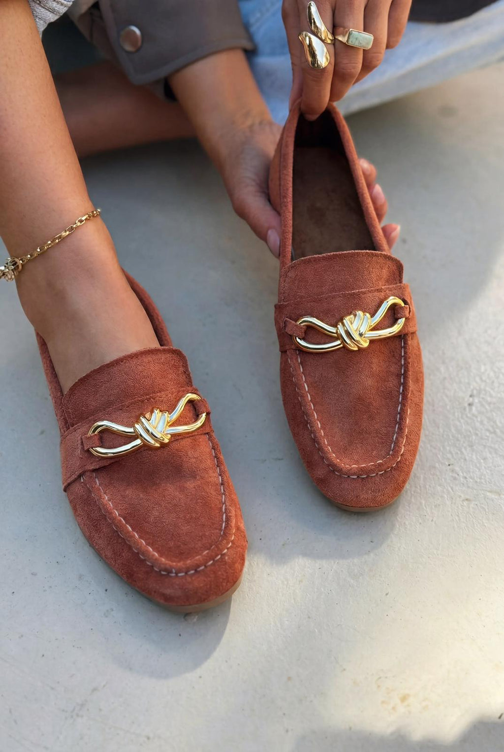 Avelis Women's Loafer Brick Suede Bow Detail
