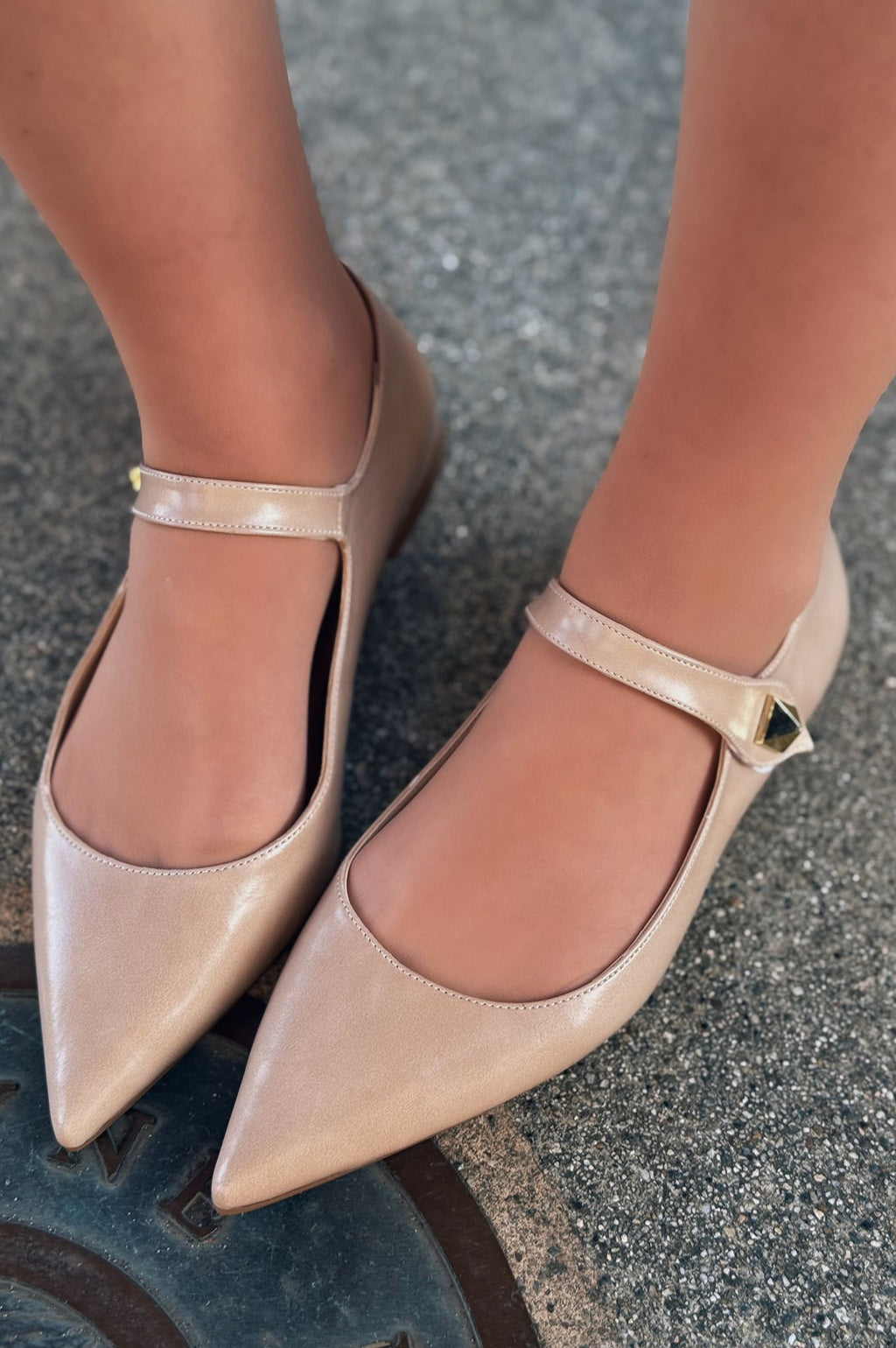 Brano Nude Faux Leather Women's Pointed Toe Flats
