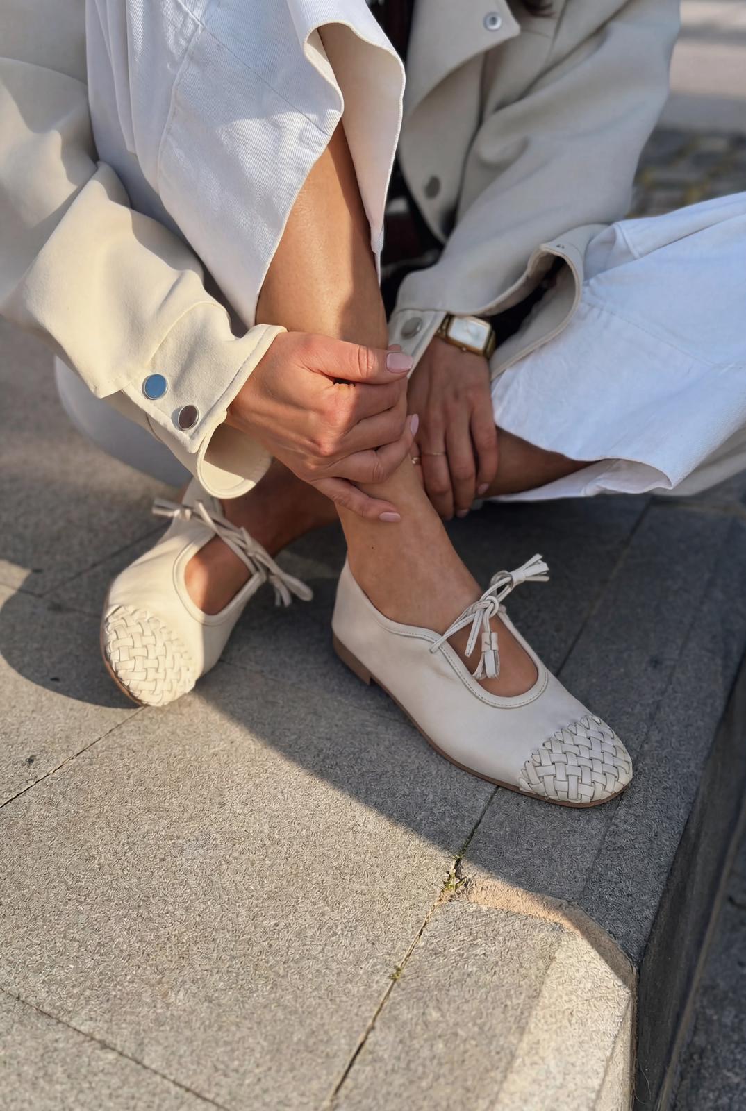 Talorin Beige Genuine Leather Women's Lace-Up Flats