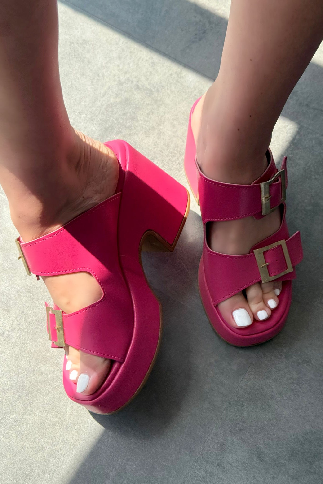 Livons Fuchsia Faux Leather Platform Pumps Women's Mules