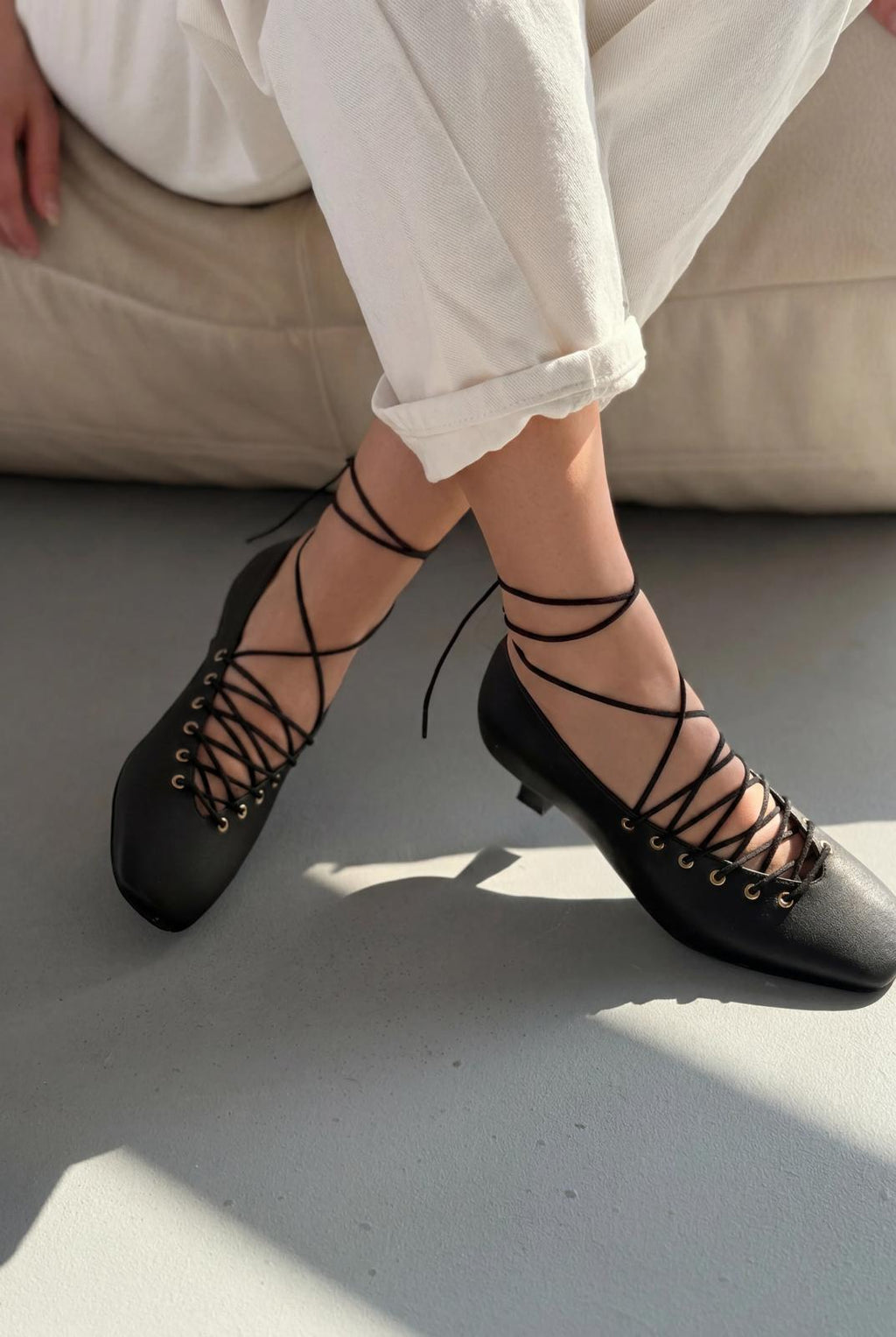 Sernis Black Faux Leather Women's Pumps