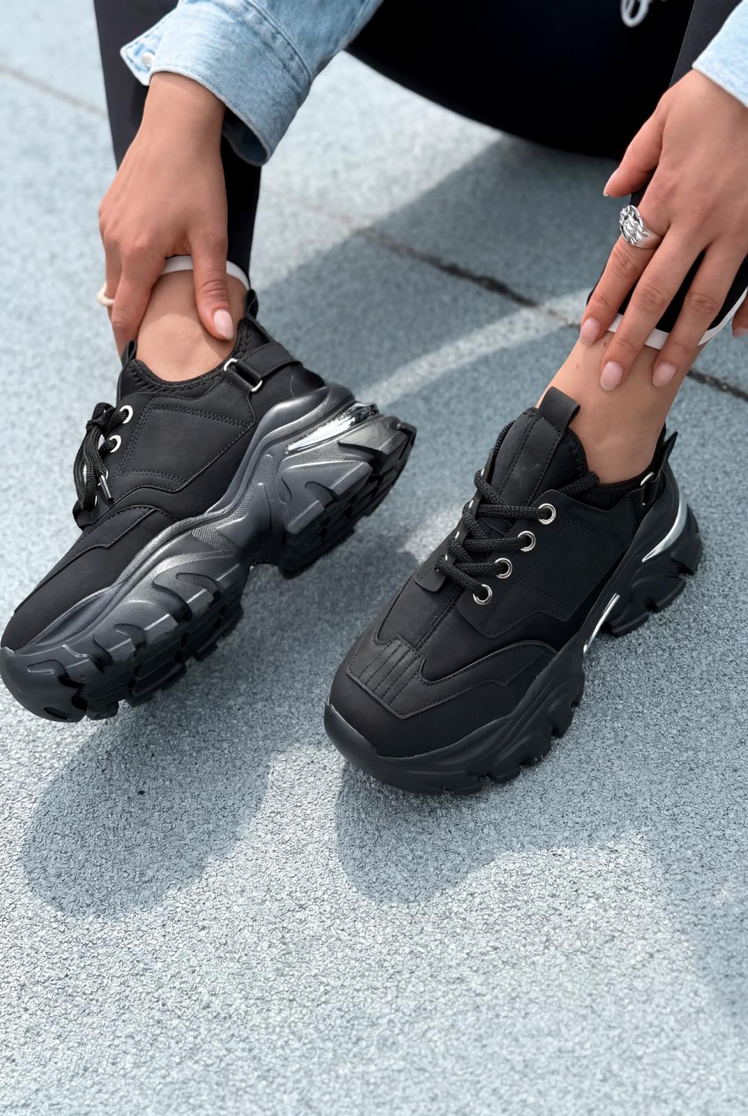 Delorin Black Women's Sneakers