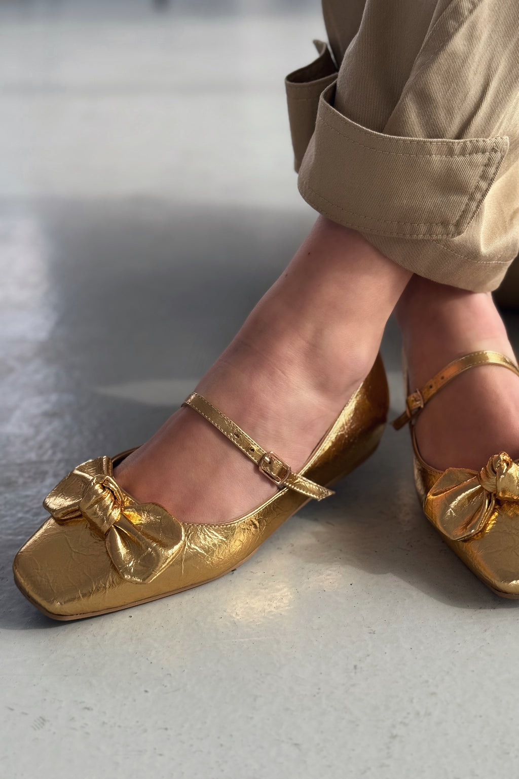 Ratins Gold Crinkled Faux Leather Bow Detail Women's Flats