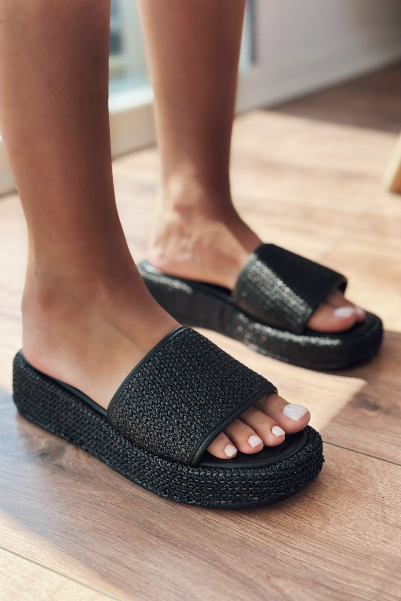 Gelans Black Woven Thick Sole Women's Slides