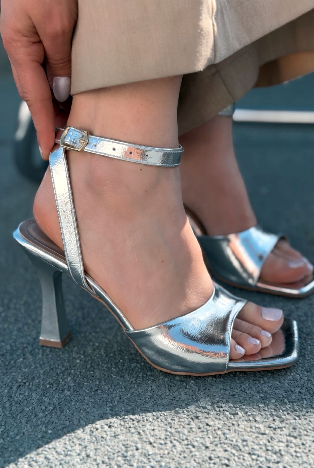 Velniel Silver Crinkled Faux Leather Women's Pumps Sandals