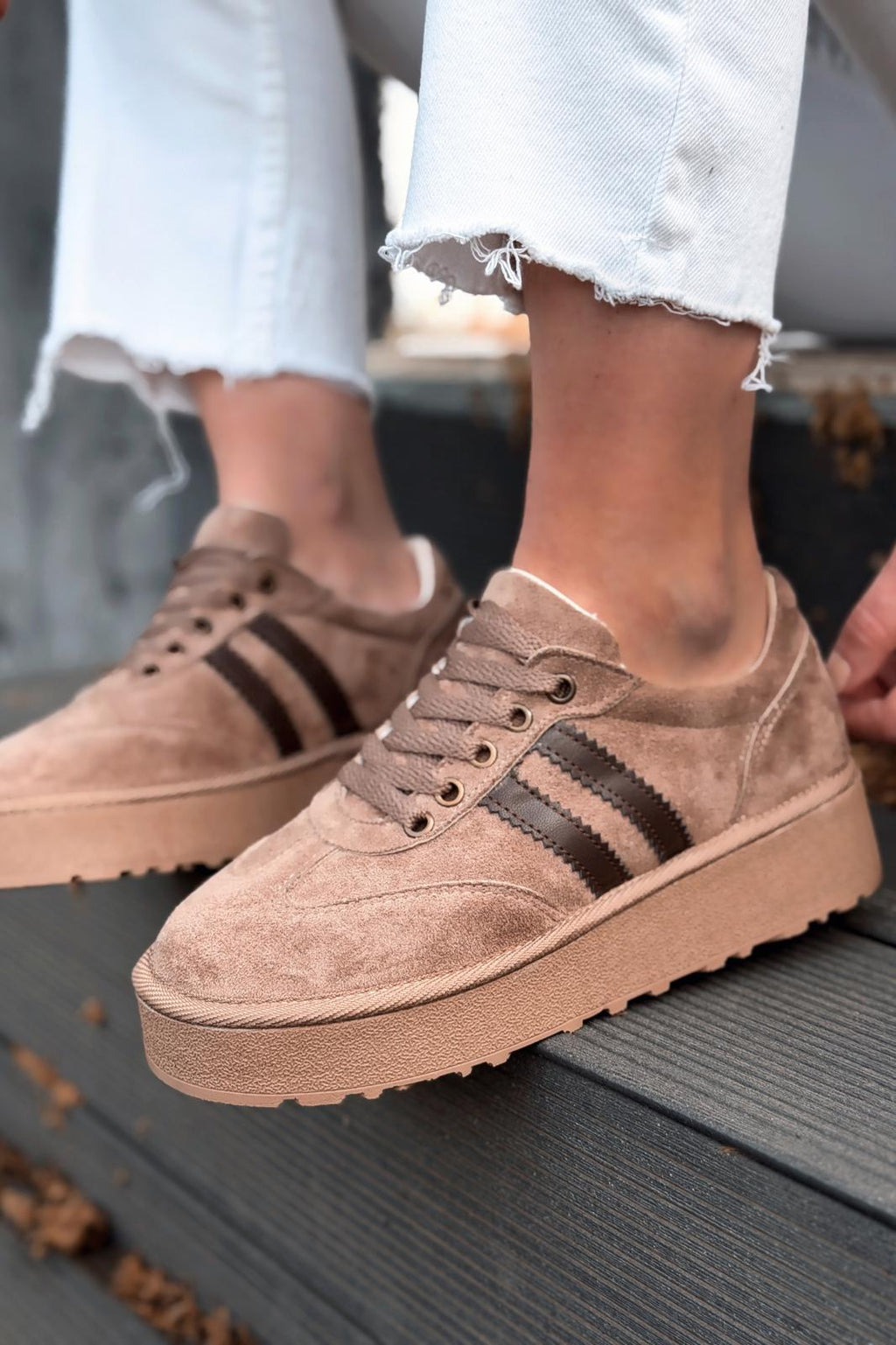 Vireo Camel Suede Women's Sneakers