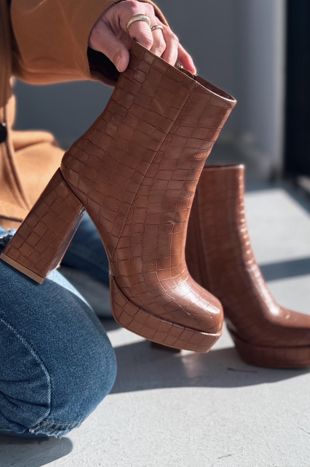Rivoks Tan Faux Leather Textured Platform Pumps Boots