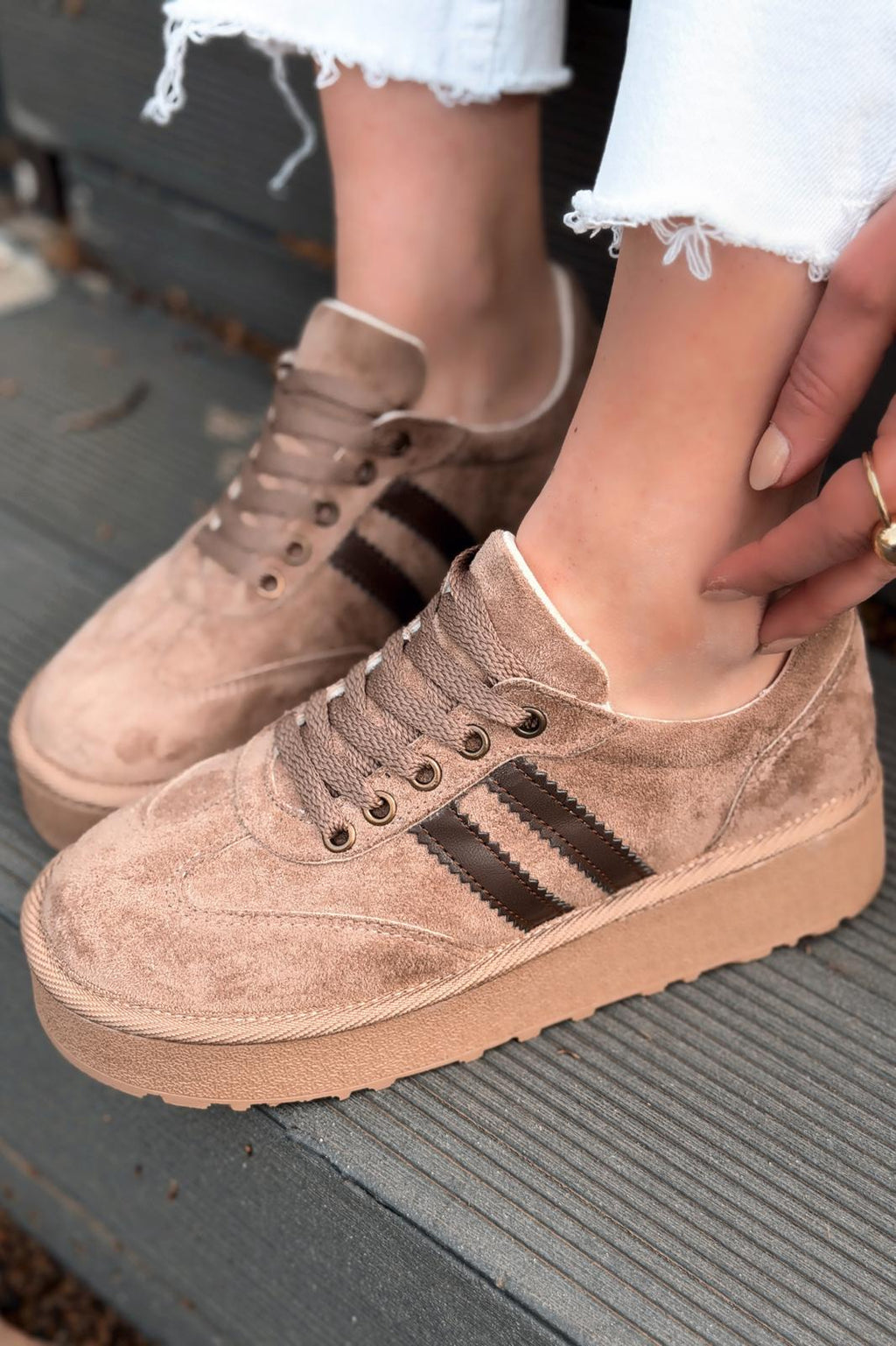 Vireo Camel Suede Women's Sneakers