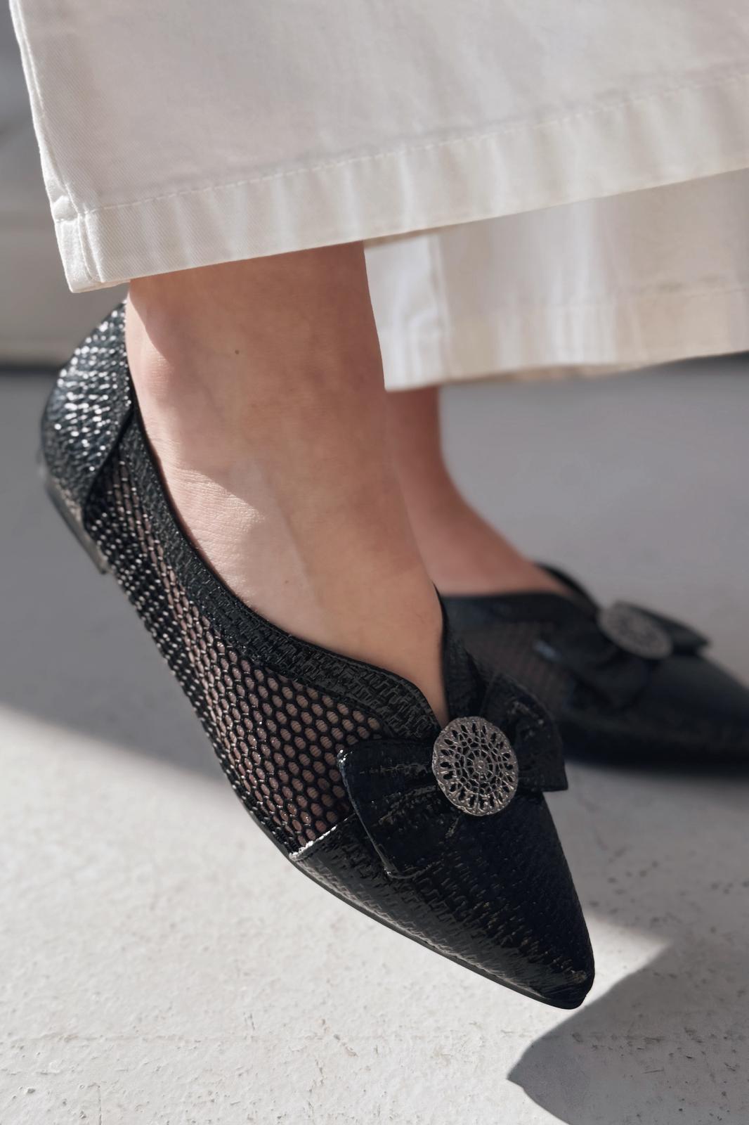 Zuneya Black Patent Faux Leather Bow Detail Women's Mesh Flats