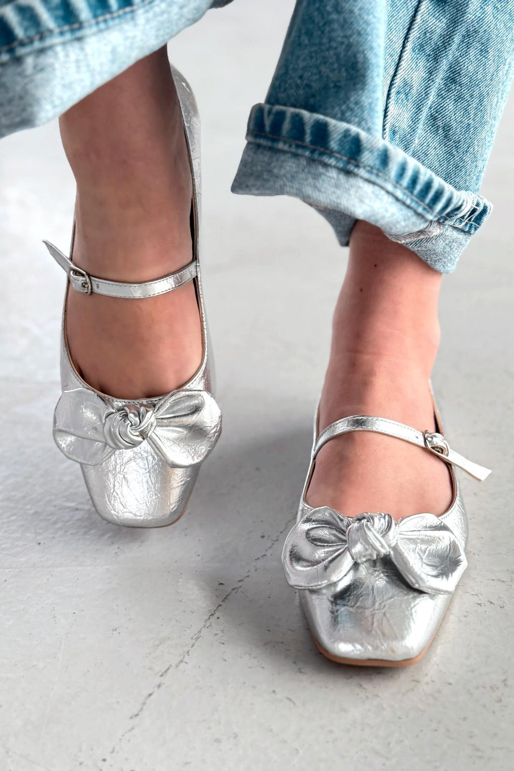 Ratins Silver Crinkle Faux Leather Bow Detail Women's Flats