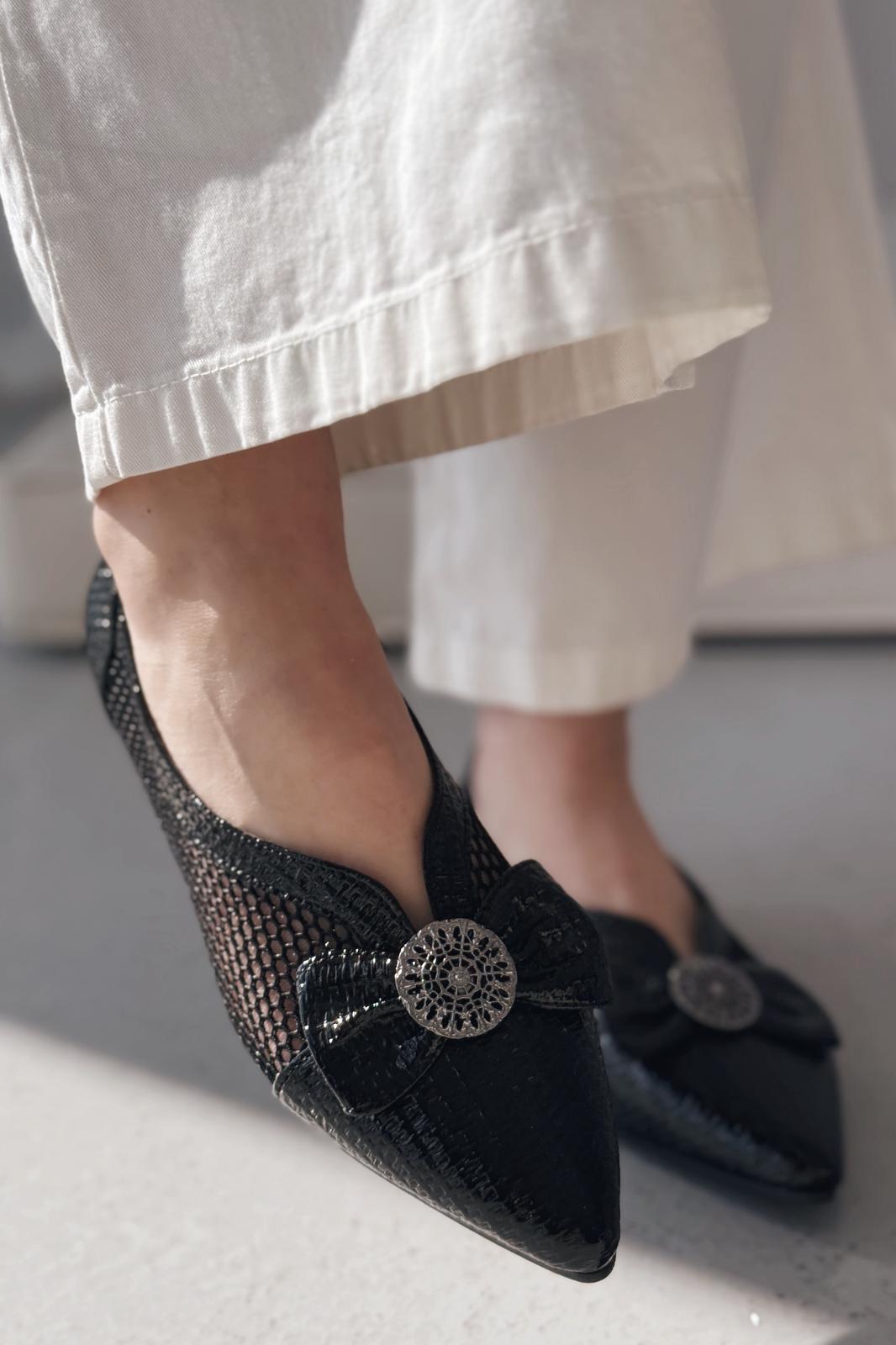Zuneya Black Patent Faux Leather Bow Detail Women's Mesh Flats
