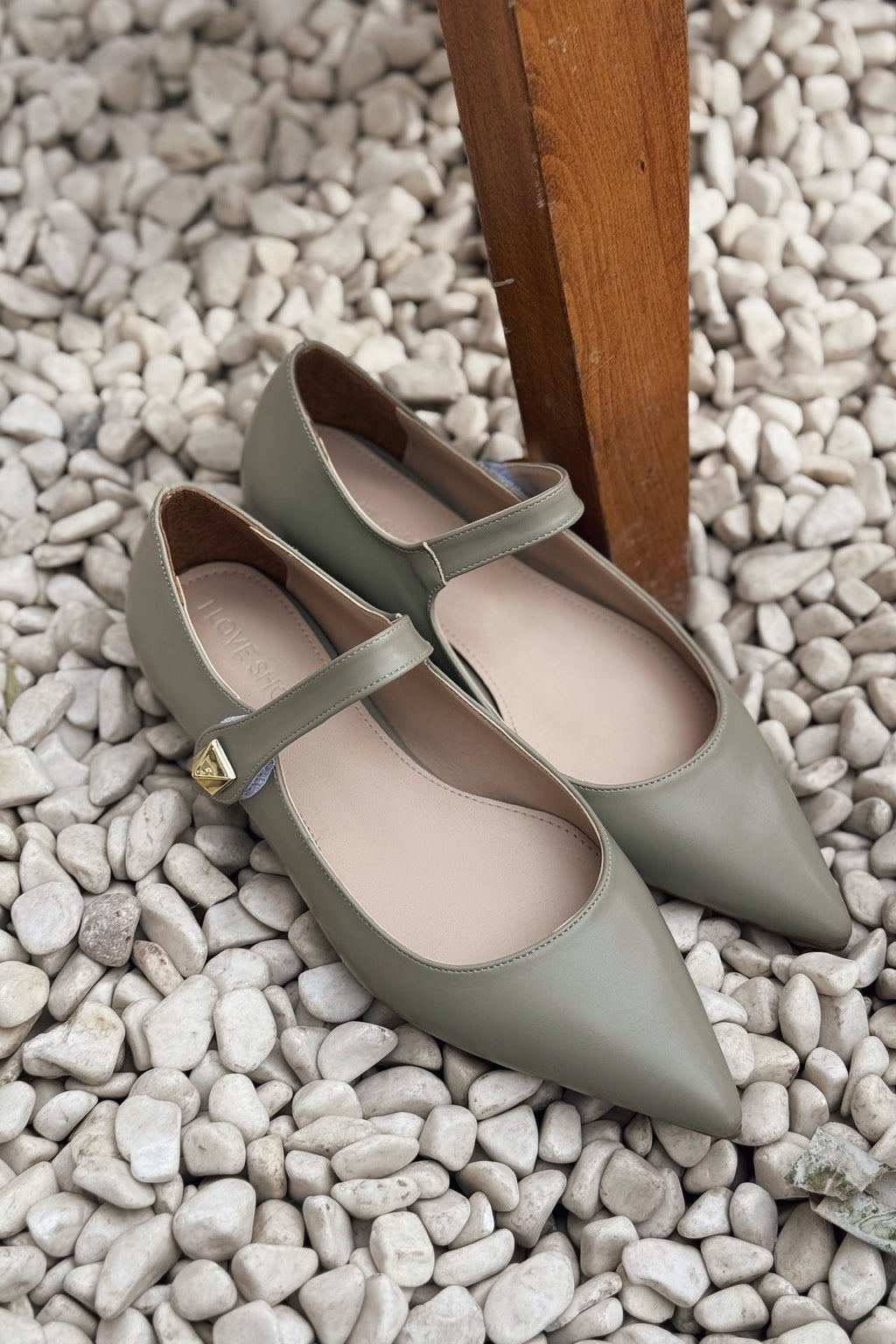Brano Mint Green Faux Leather Women's Pointed Toe Flats