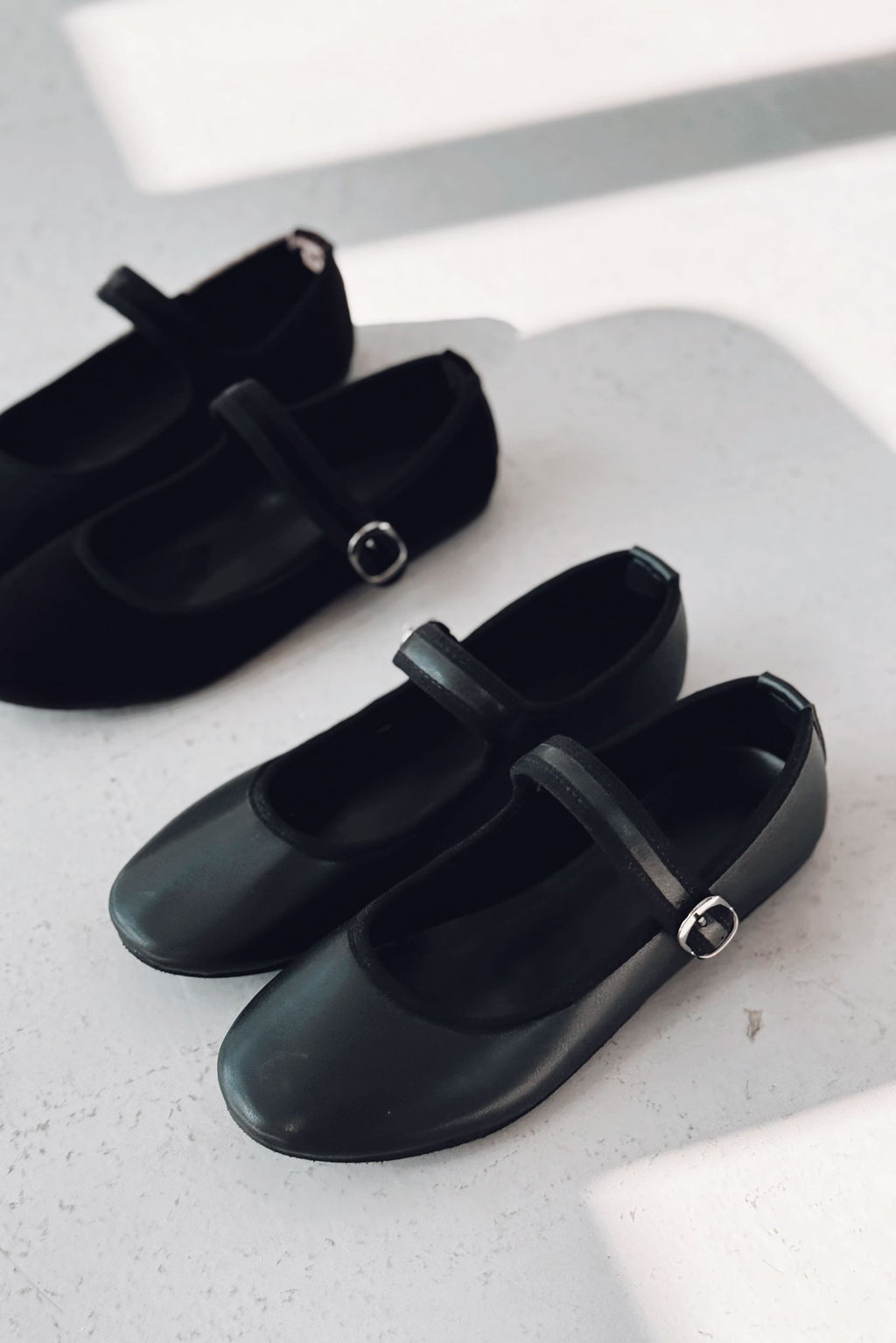 Vosinta Black Faux Leather Women's Mary Jane Flats