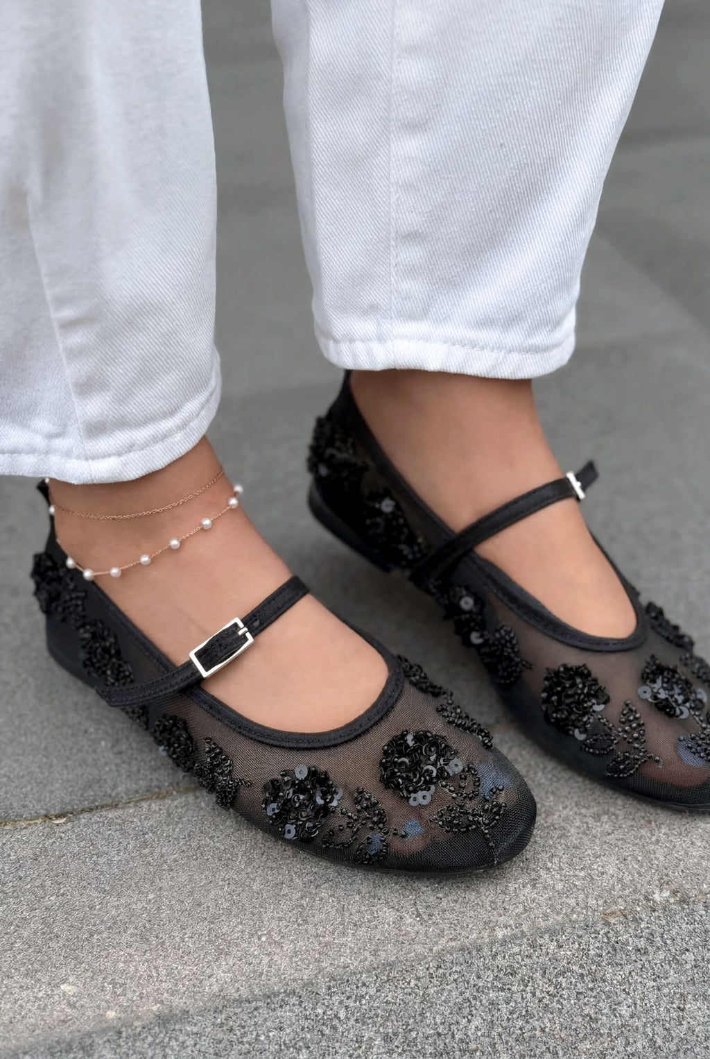 Telora Black Textile Women's Embroidered Flats