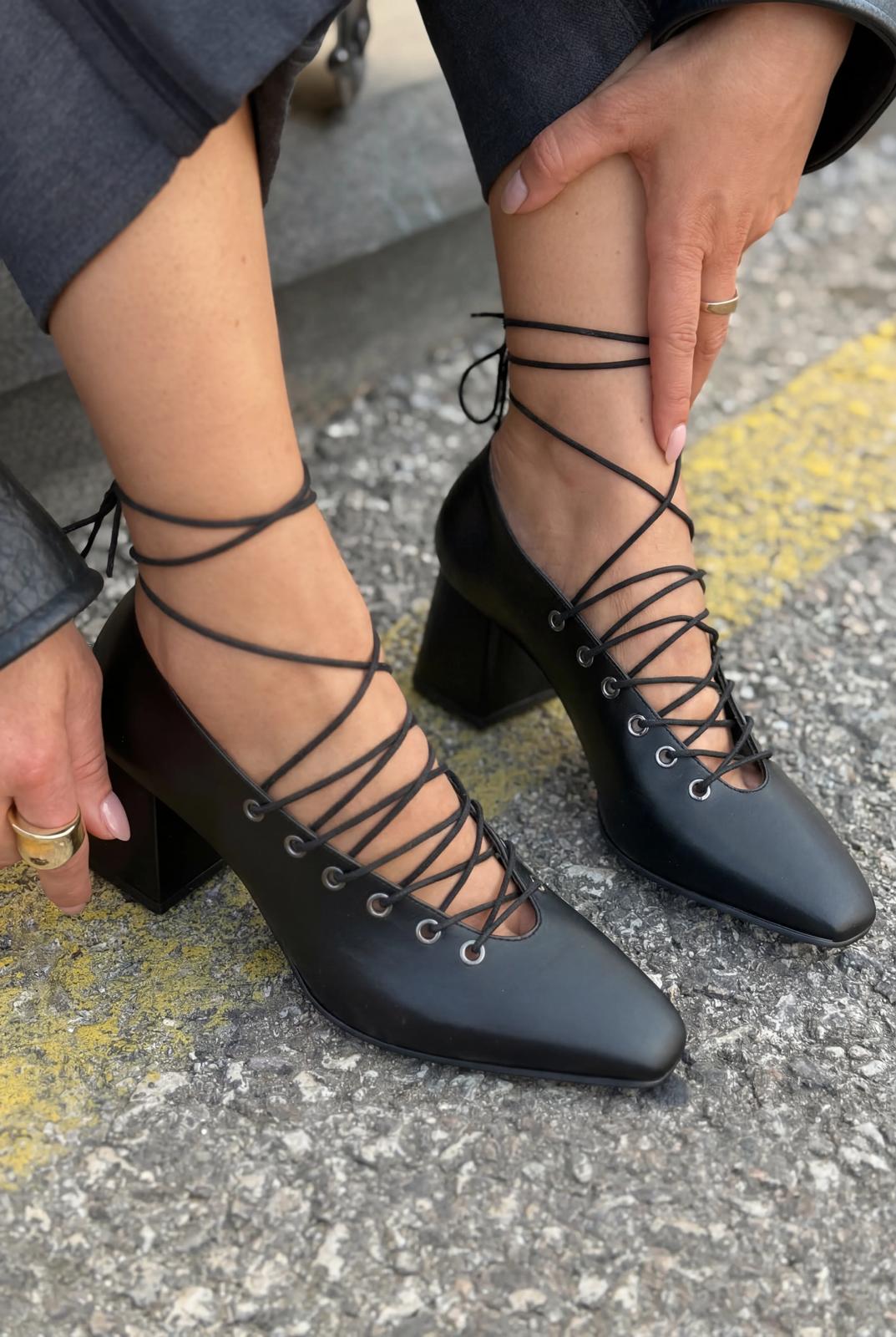 Temora Black Faux Leather Women's Pumps