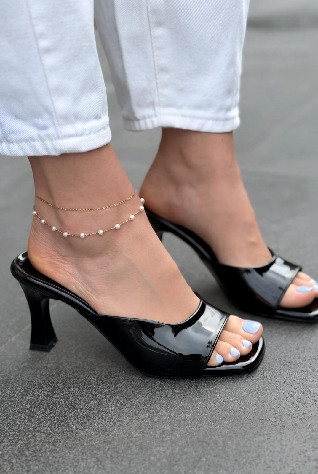 Arinor Black Patent Faux Leather Pumps