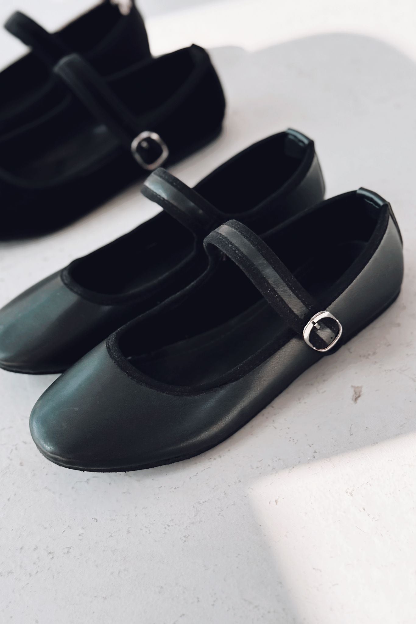 Vosinta Black Faux Leather Women's Mary Jane Flats