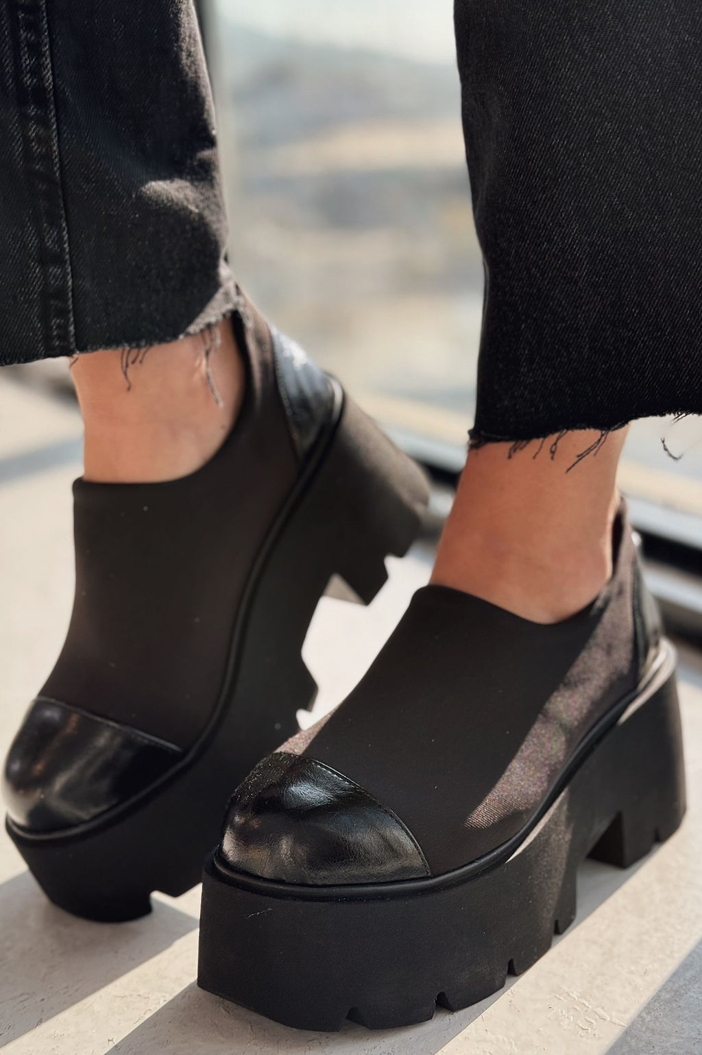 Vinado Black Thick Sole Women's Sneakers