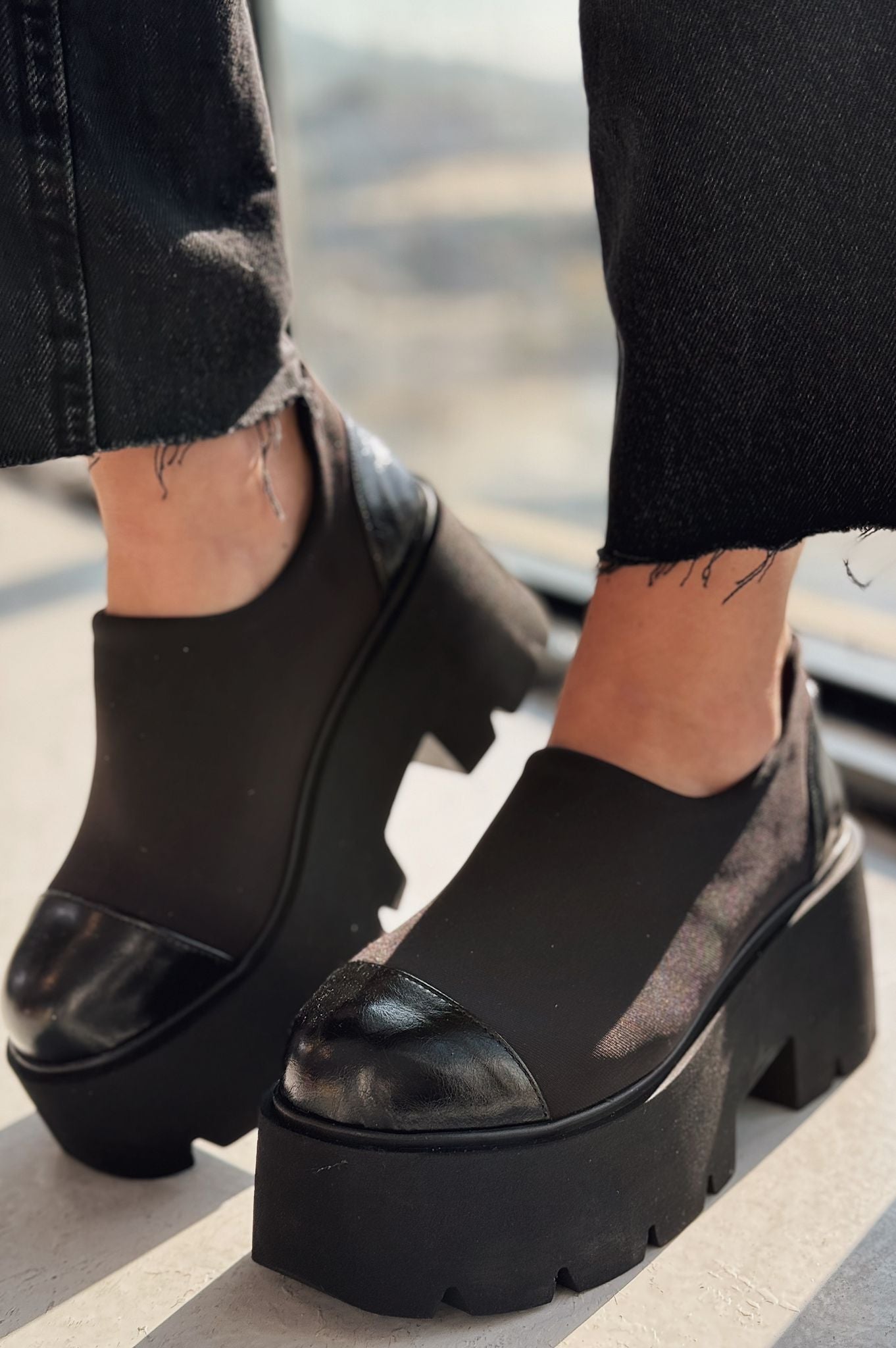 Vinado Black Thick Sole Women's Sneakers