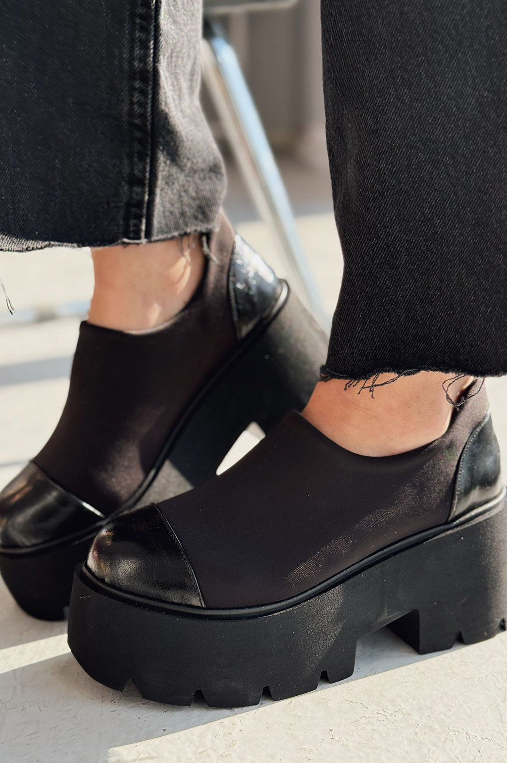 Vinado Black Thick Sole Women's Sneakers
