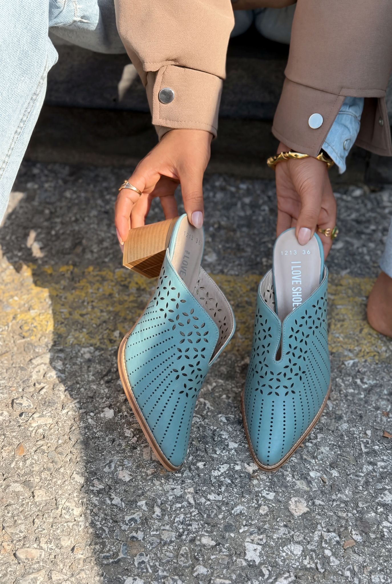 Noravina Blue Genuine Leather Pumps