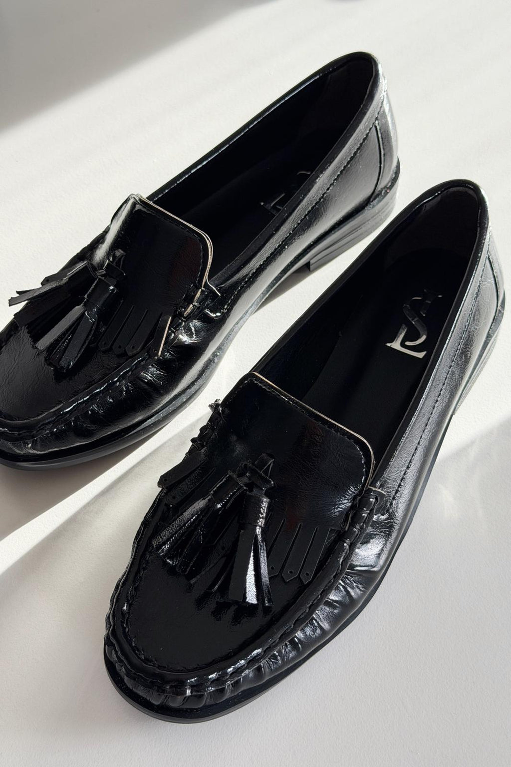 Renard Black Crinkled Patent Faux Leather Women's Loafers