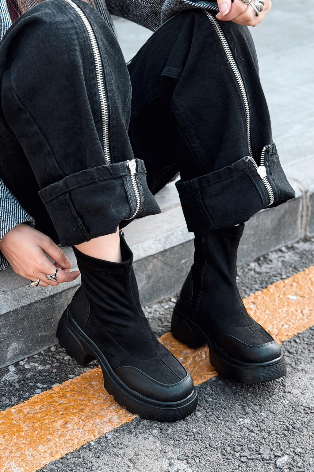 Gariel Black Suede Women's Platform Sole Boots