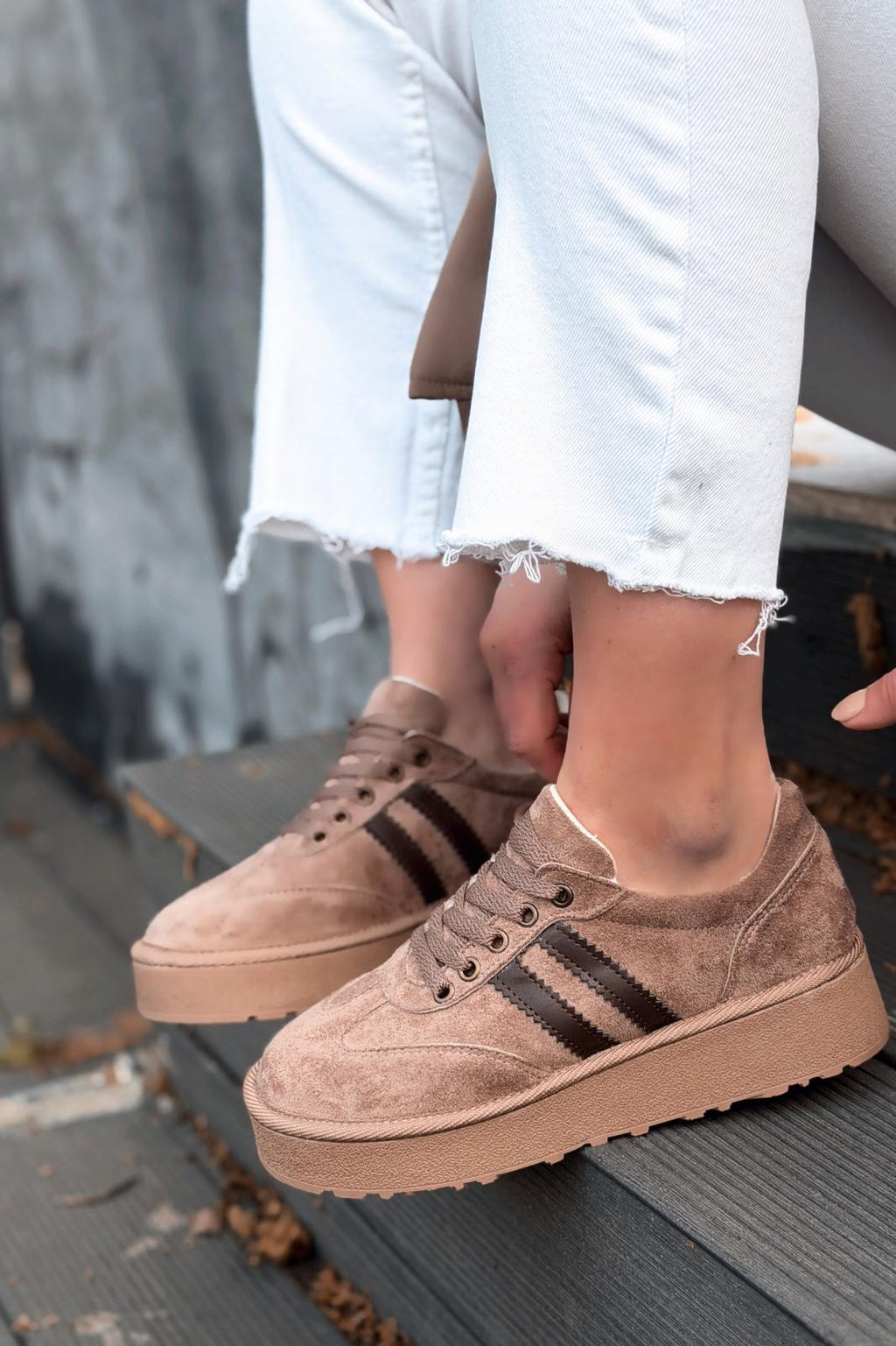 Vireo Camel Suede Women's Sneakers