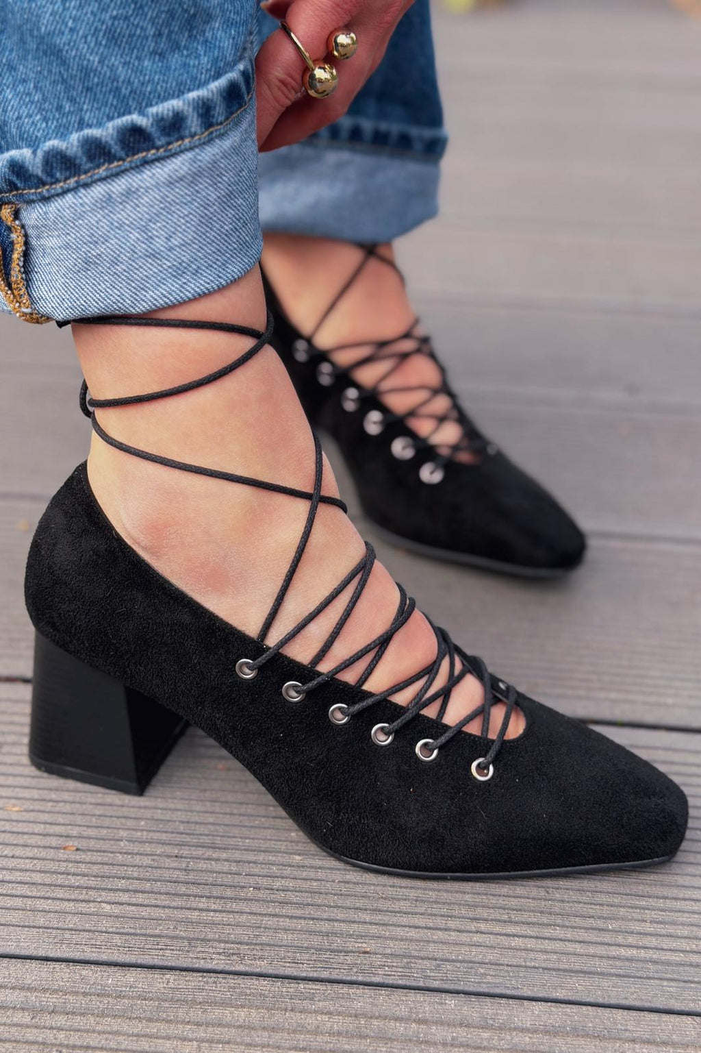 Temora Black Suede Women's Pumps