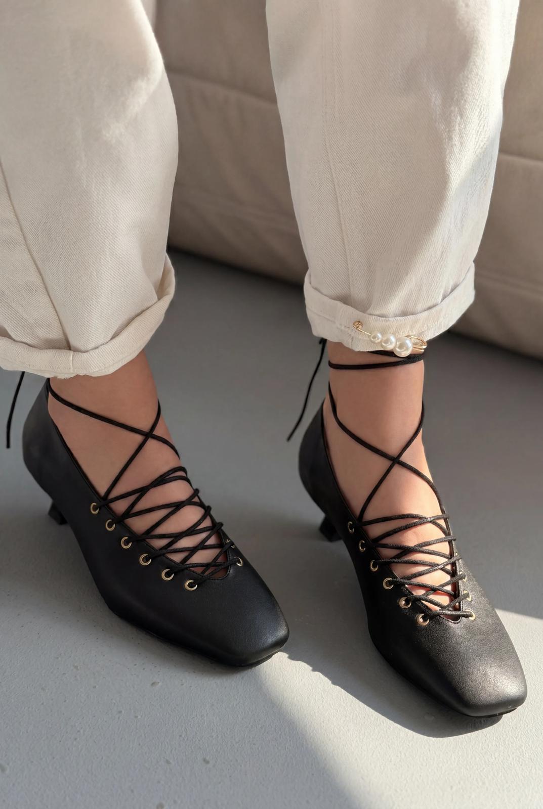 Sernis Black Faux Leather Women's Pumps