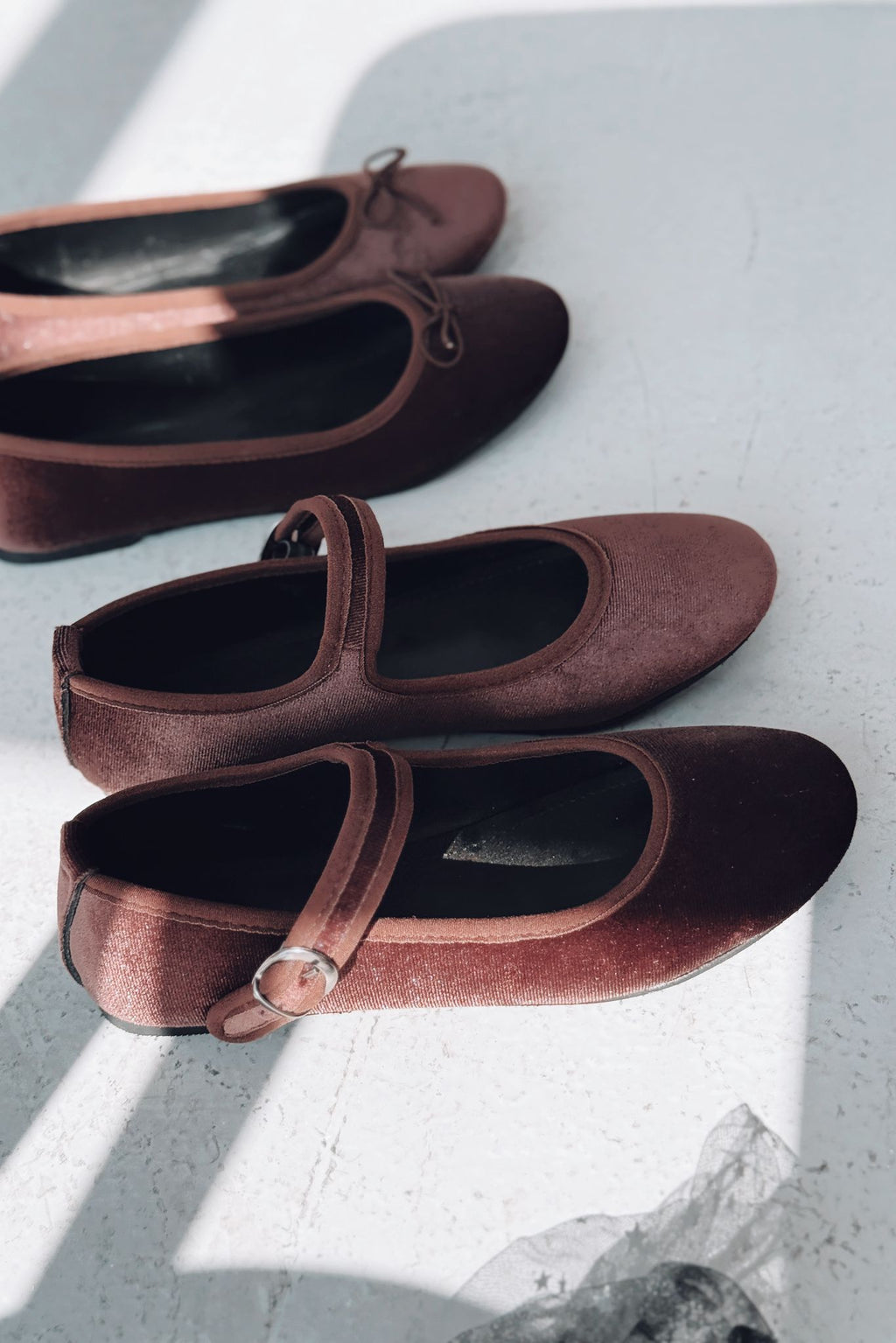 Vosinta Dark Brown Velvet Women's Mary Jane Flats